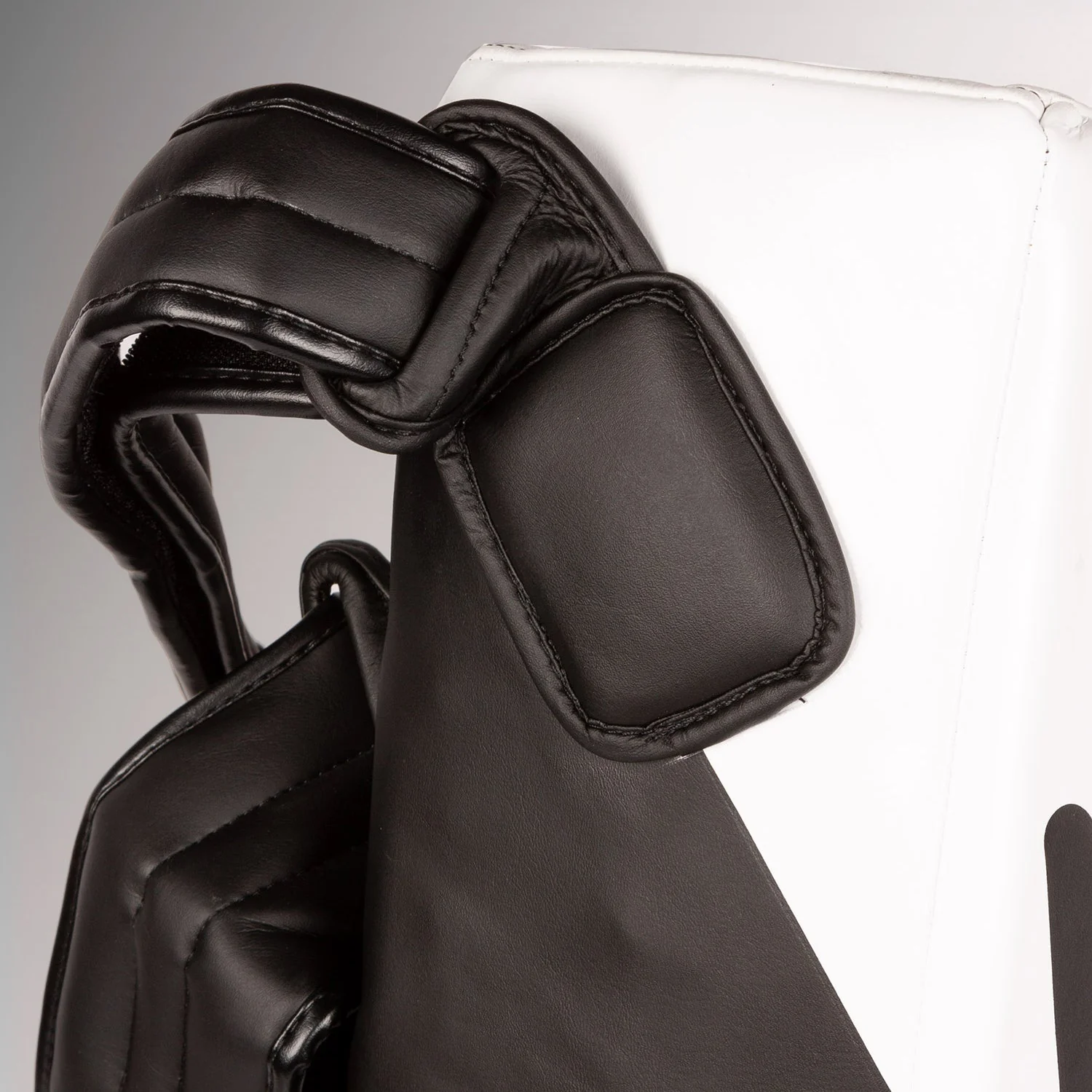 Venum Pro Body Protector – Caqui/Oro - Image 5