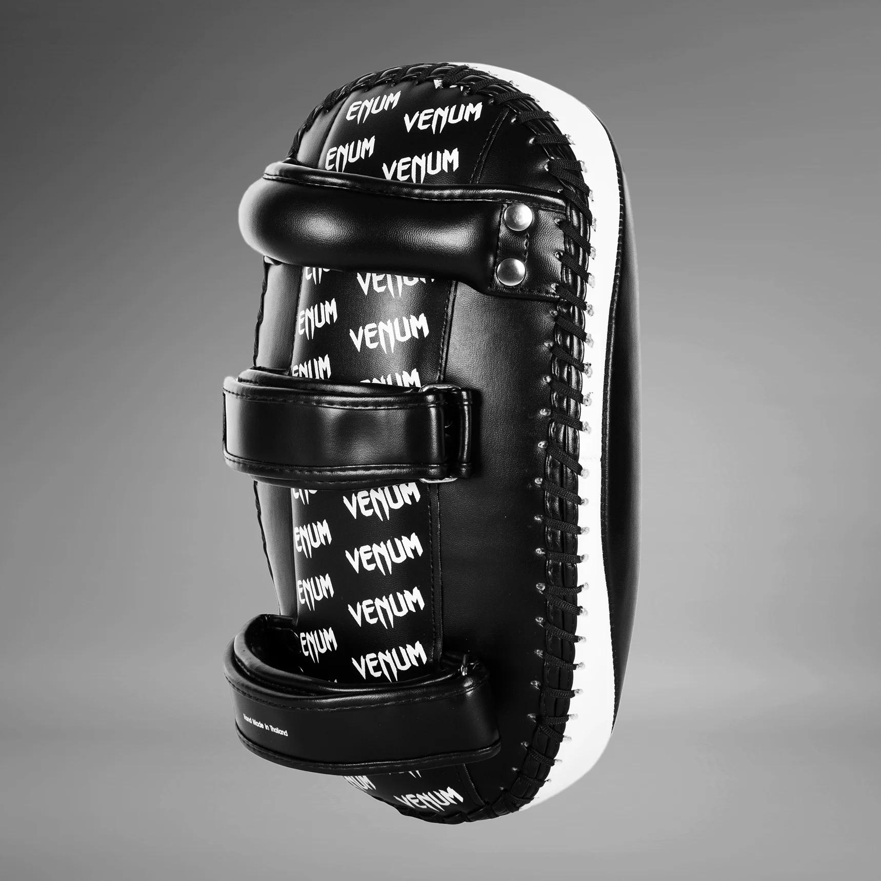 Venum Light Kick Pads – Piel Skintex – Negro/Hielo (Par) - Image 2