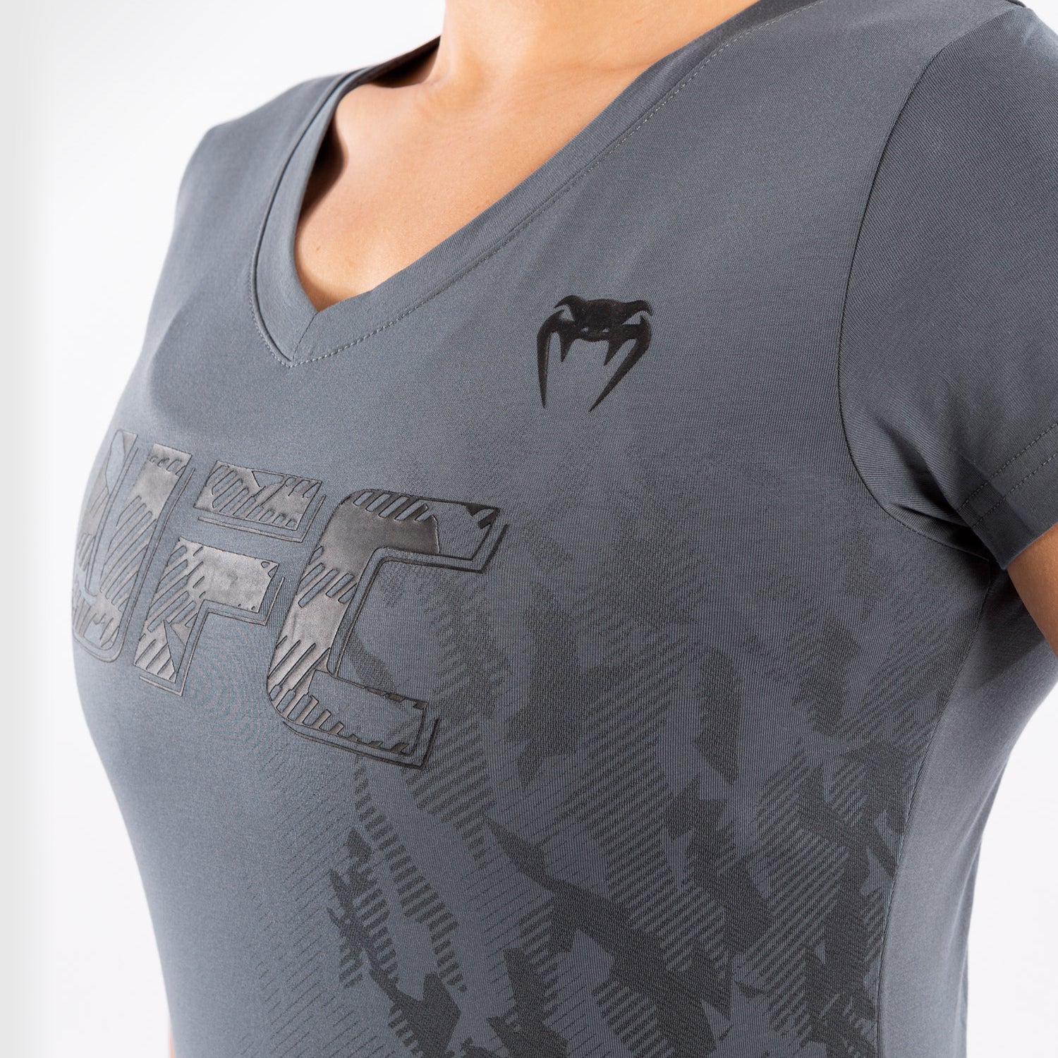Camiseta De Algodón Manga Corta Para Mujer UFC Venum Authentic Fight Week - Gris - Image 4