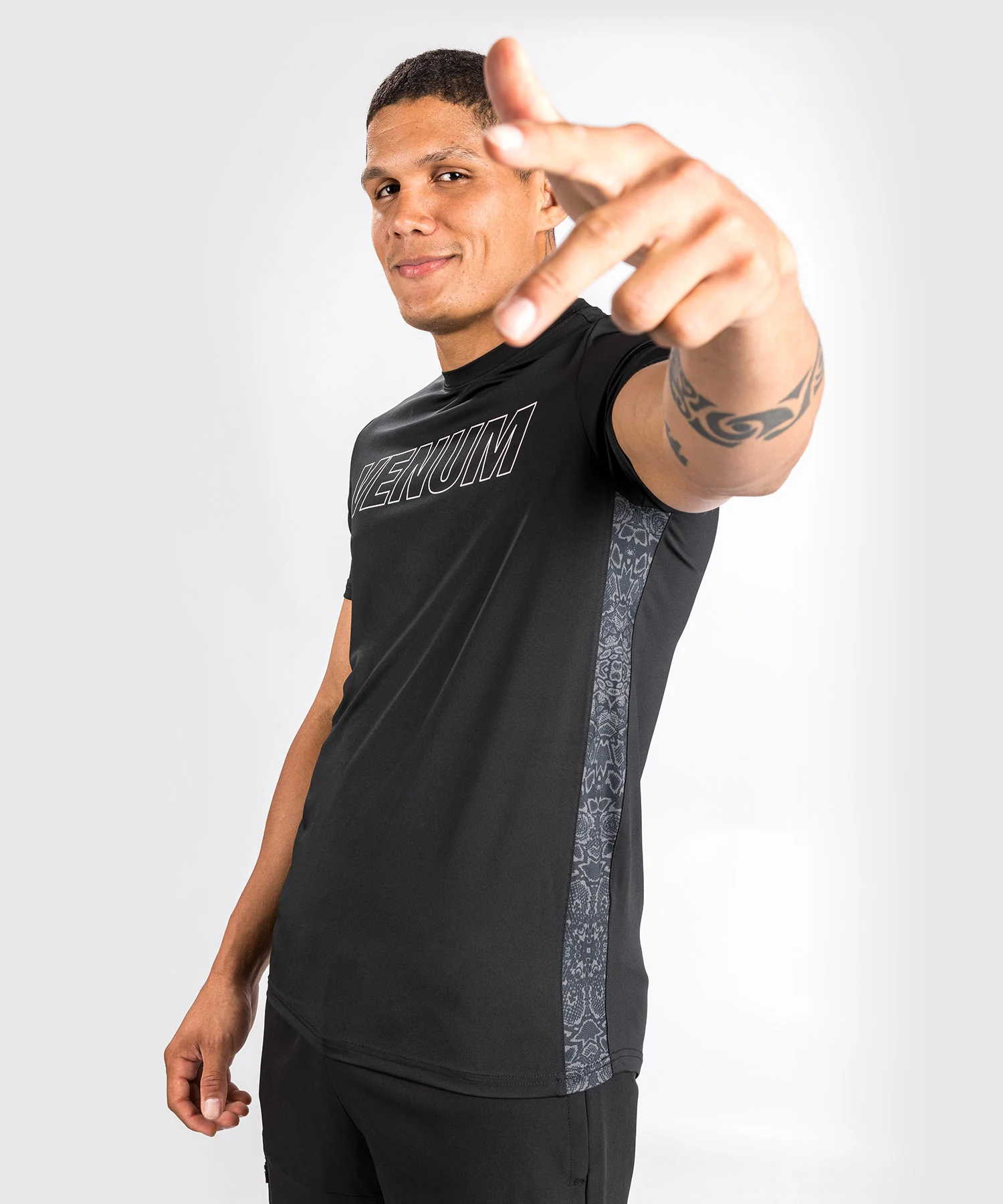 Camiseta Dry-Tech Venum Classic Evo - Blanco/Negro - Image 2