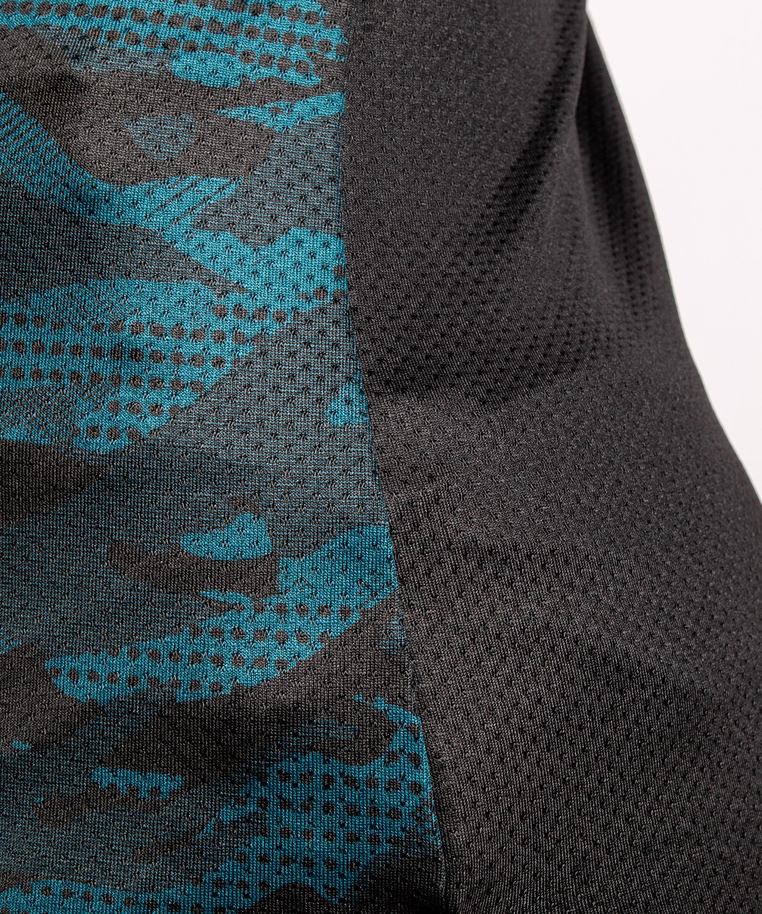 Camiseta sin mangas Venum Defender 2.0 - Image 8
