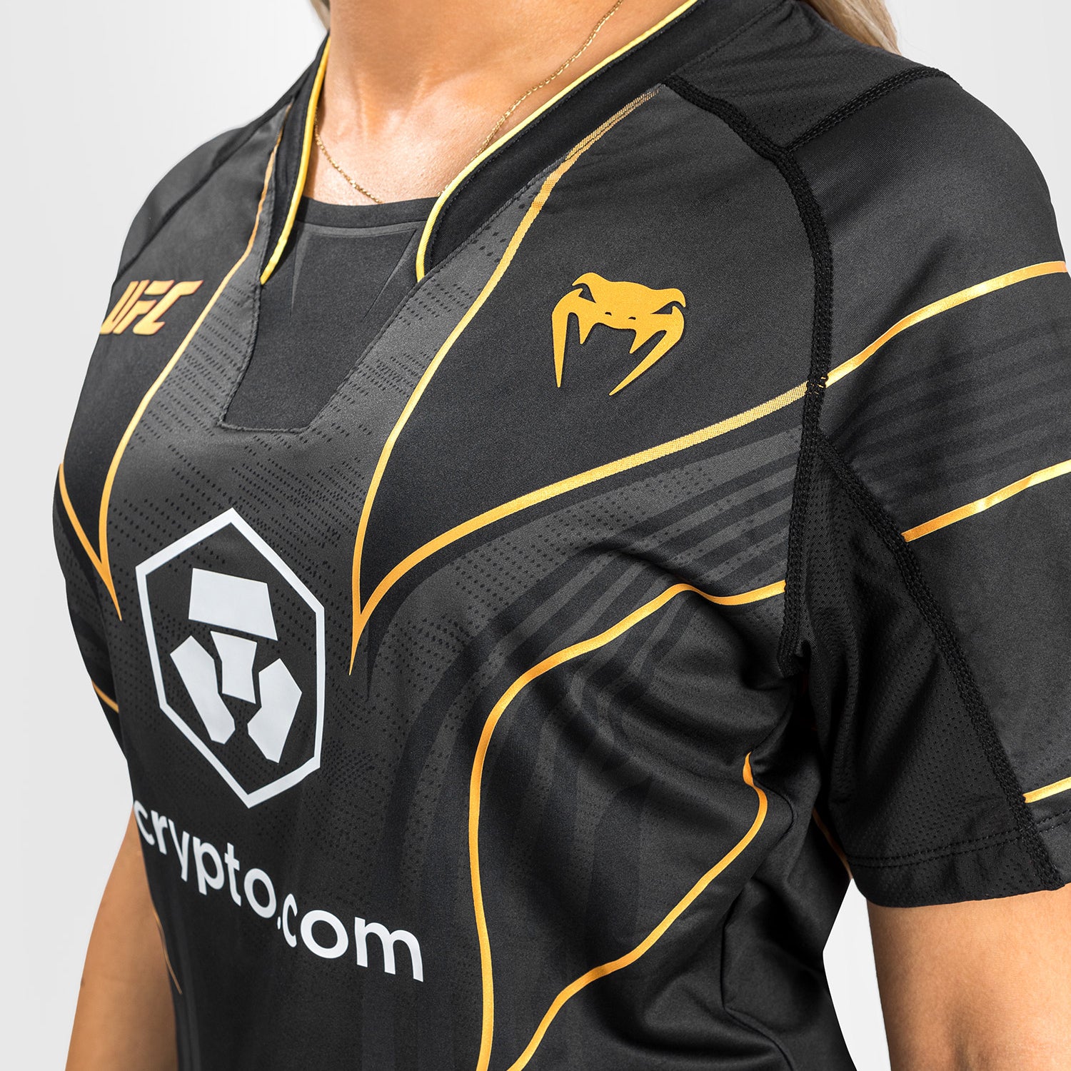 Camiseta UFC Venum Authentic Fight Night 2.0 Mujer - Campeón - Image 3