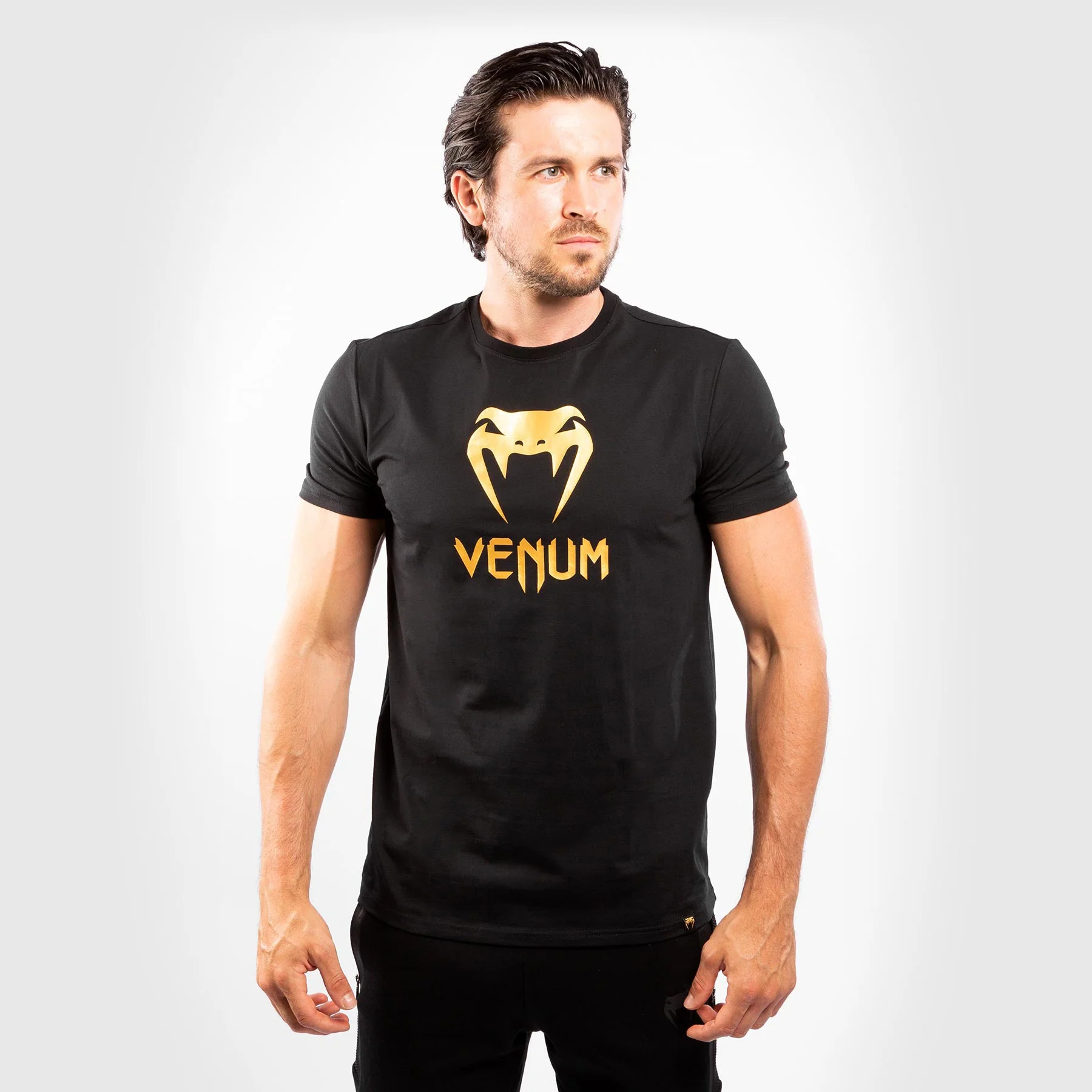 Camiseta Venum Classic - Negro/Oro