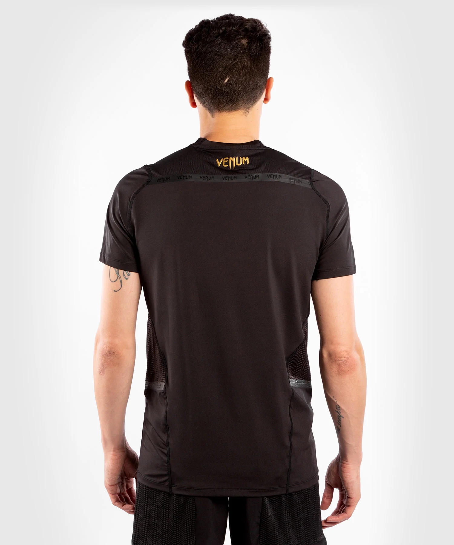 Camiseta Venum G-Fit Dry-Tech - Negro/Oro - Image 3
