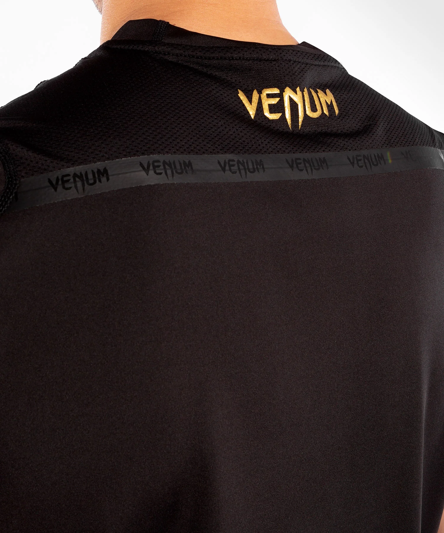Camiseta Venum G-Fit Dry-Tech - Negro/Oro - Image 5