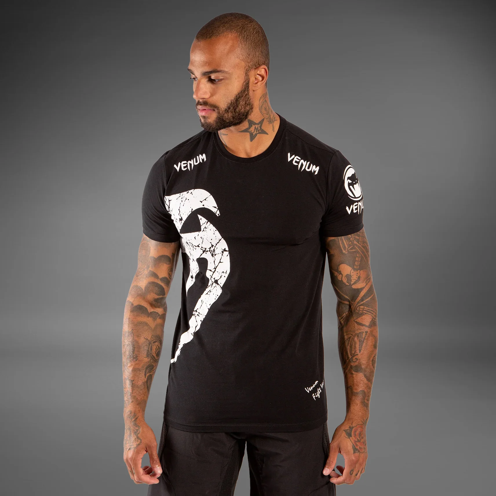 Camiseta Venum Giant - Negro