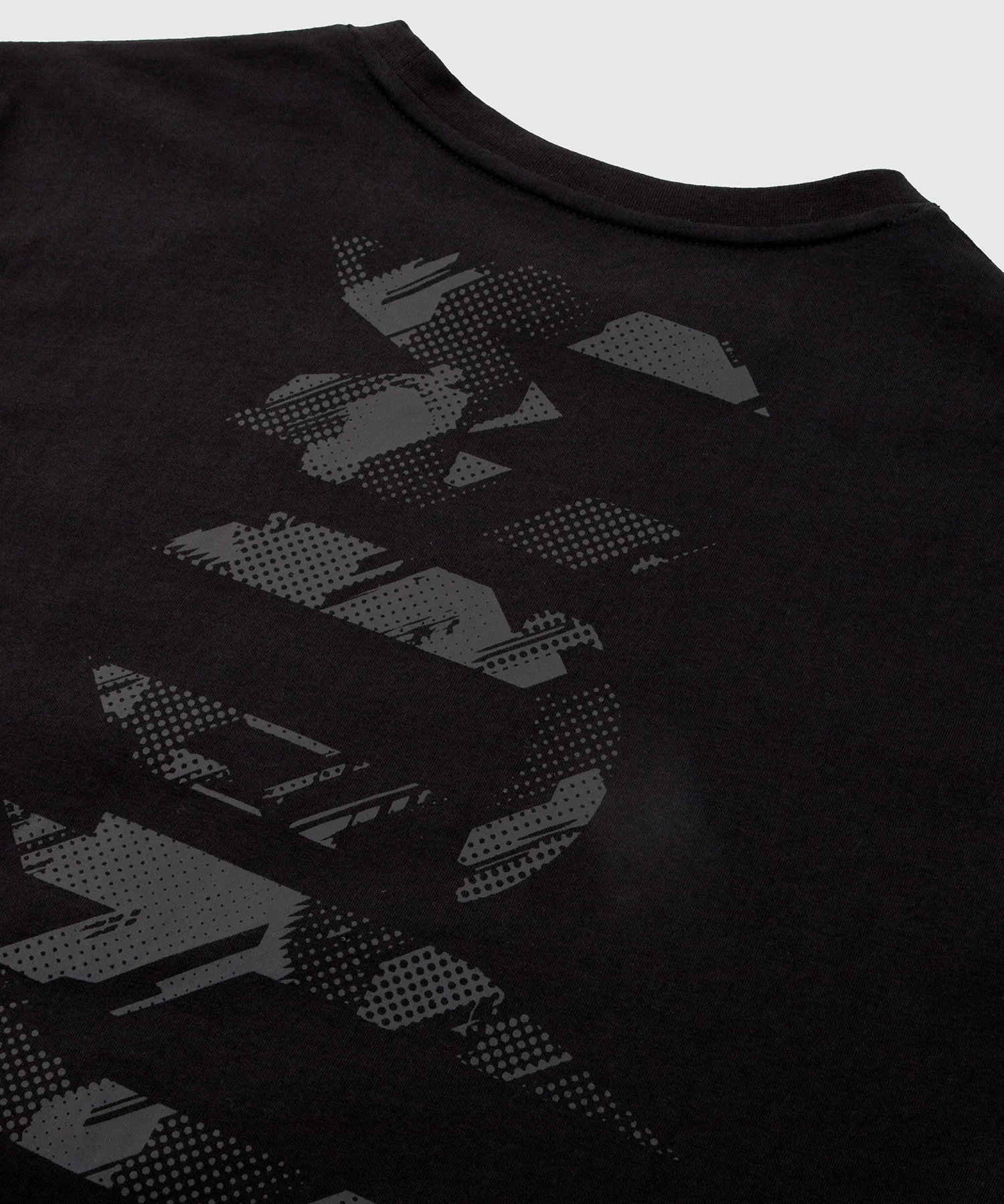 Camiseta Venum Tecmo Giant - Negro/Negro - Image 6