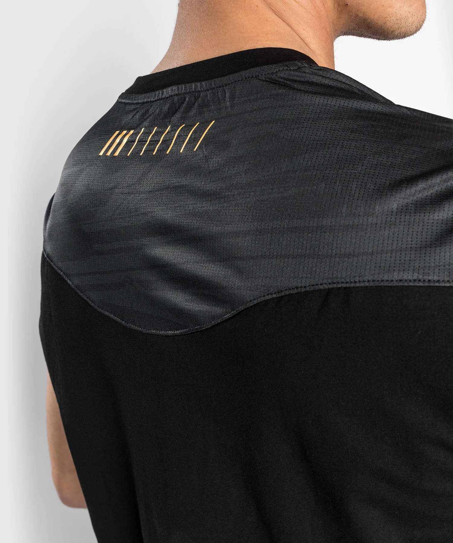 Camiseta Venum Tempest 2.0 - Negro/Dorado - Image 8