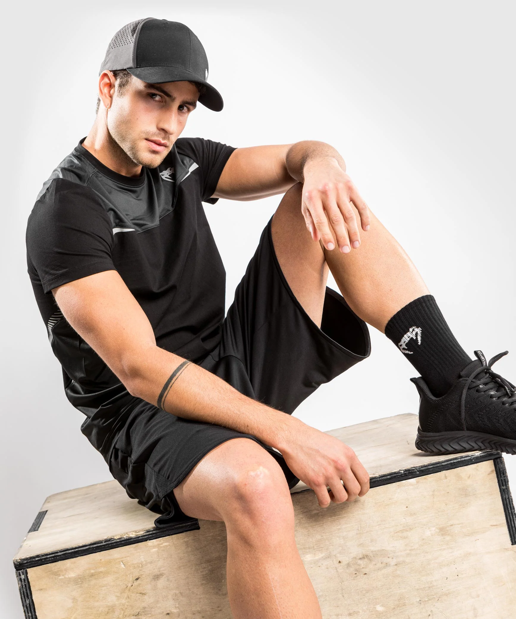 Camiseta Venum Tempest 2.0 - Negro/Gris - Image 2