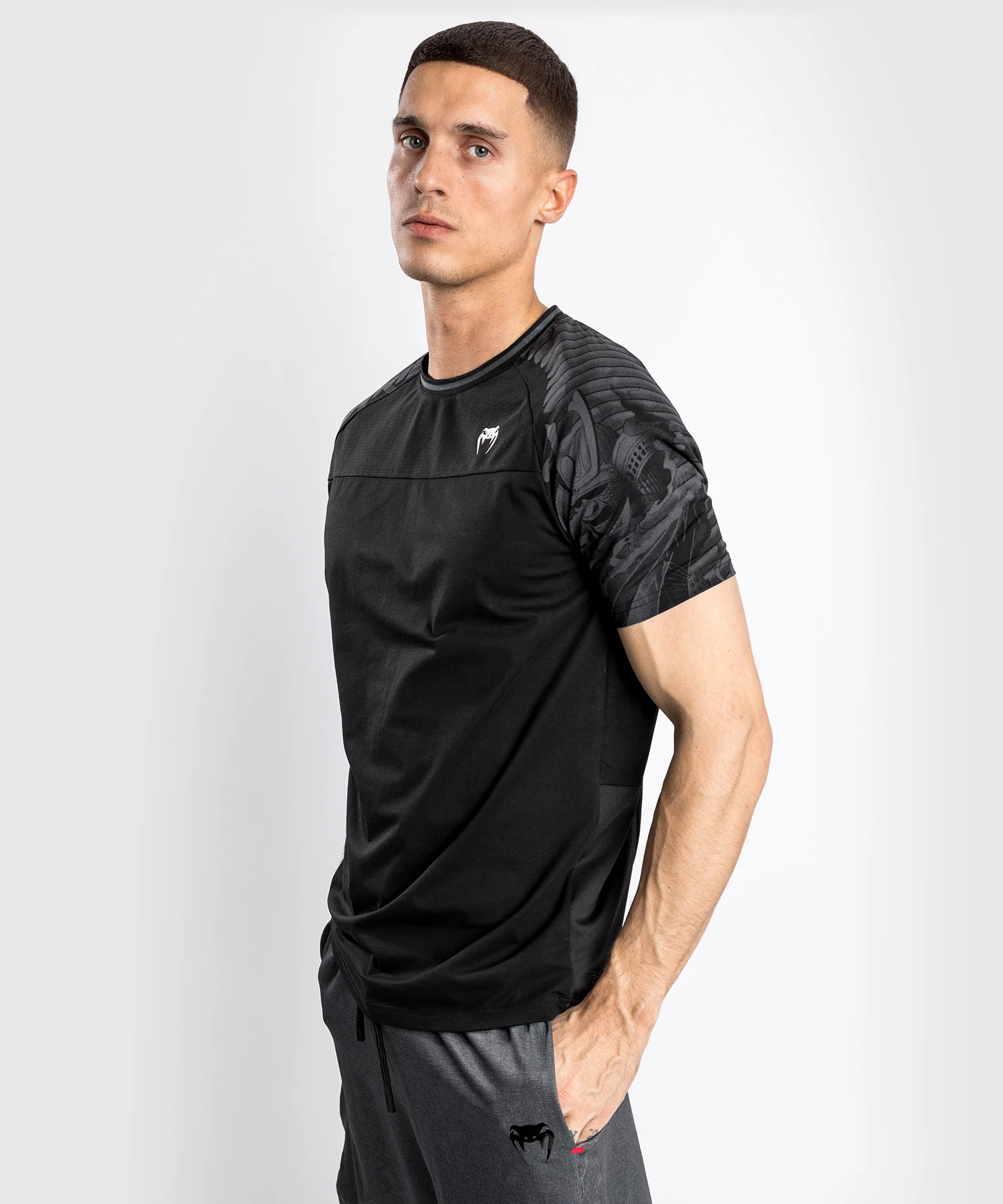 Camiseta Venum YKZ21 - Negro/Negro - Image 3