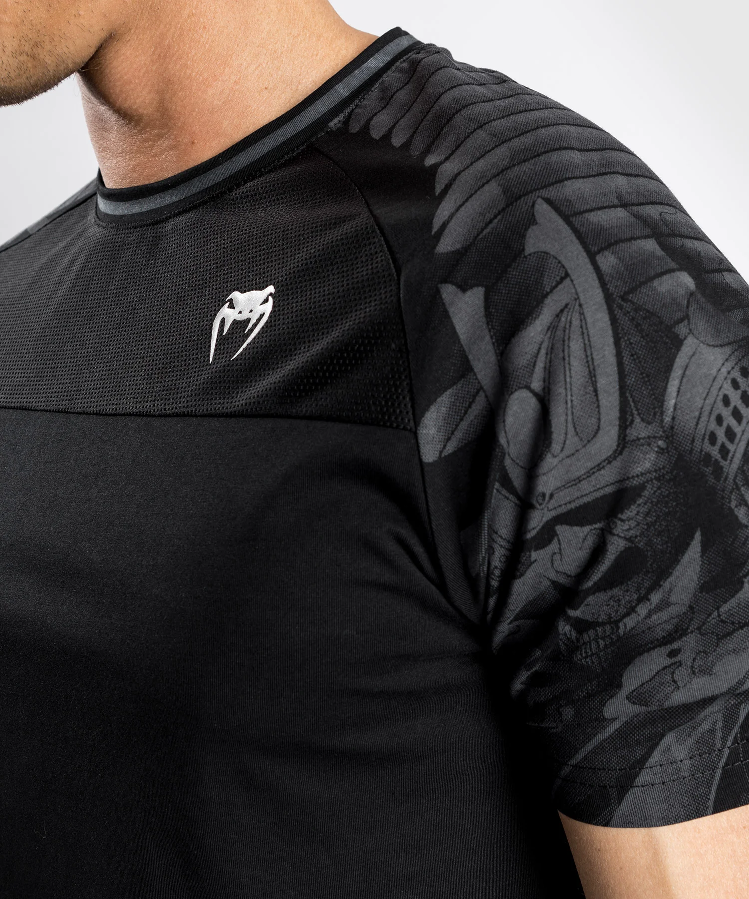 Camiseta Venum YKZ21 - Negro/Negro - Image 6