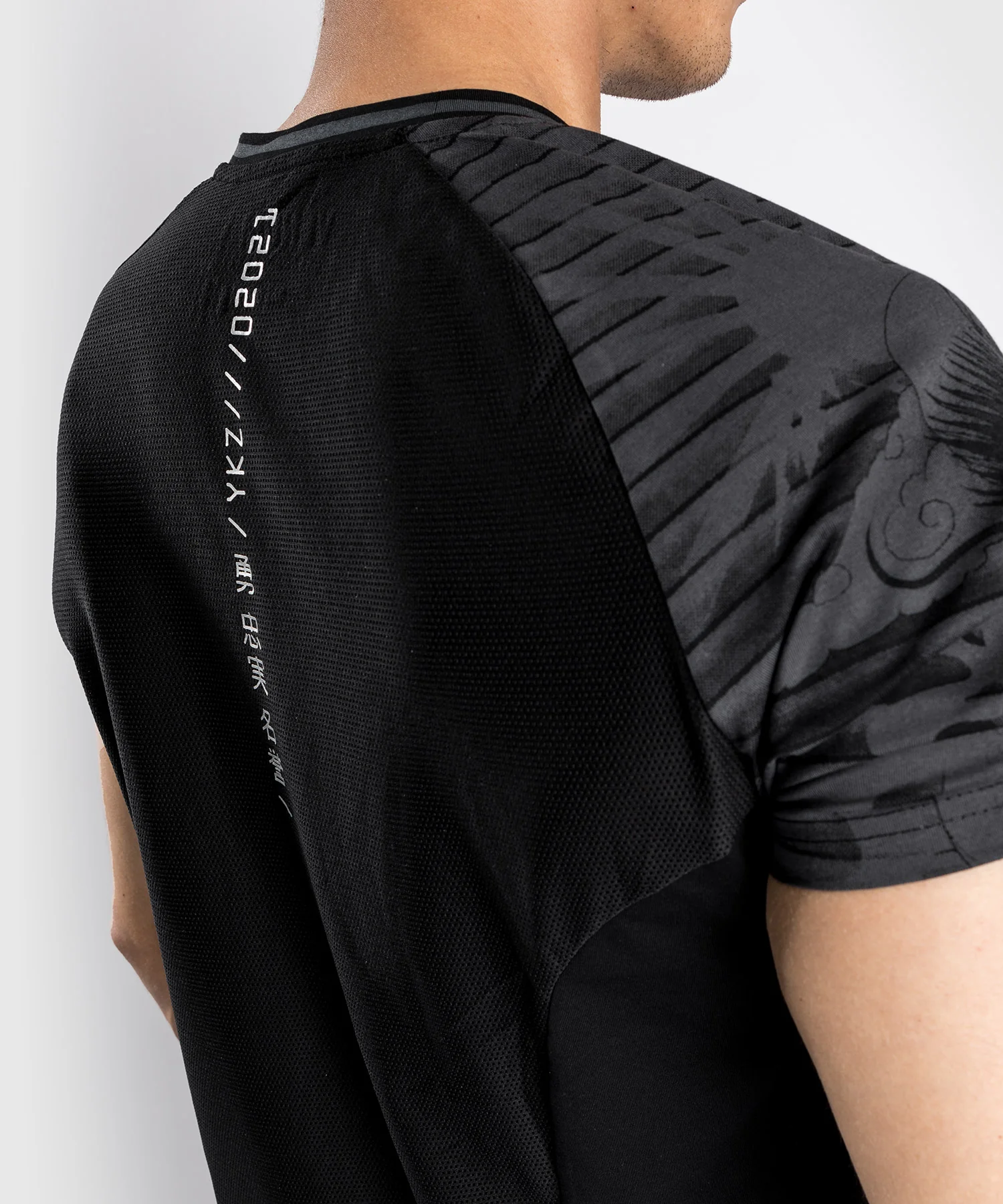 Camiseta Venum YKZ21 - Negro/Negro - Image 7