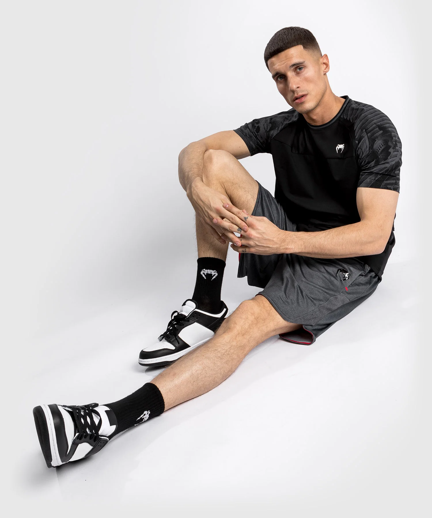 Camiseta Venum YKZ21 - Negro/Negro - Image 9