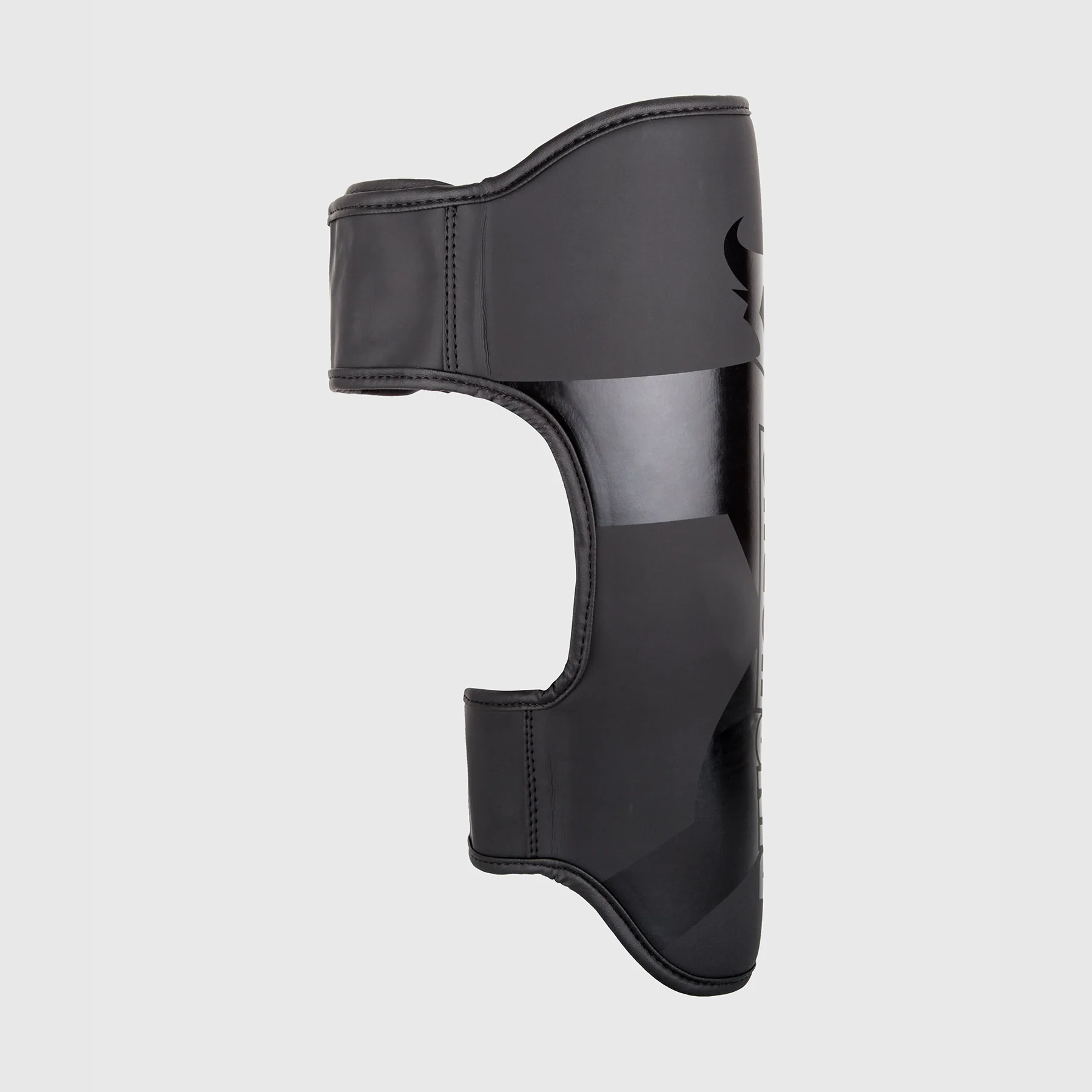 Ringhorns Charger by Venum Espinilleras – Negro/Negro - Image 3