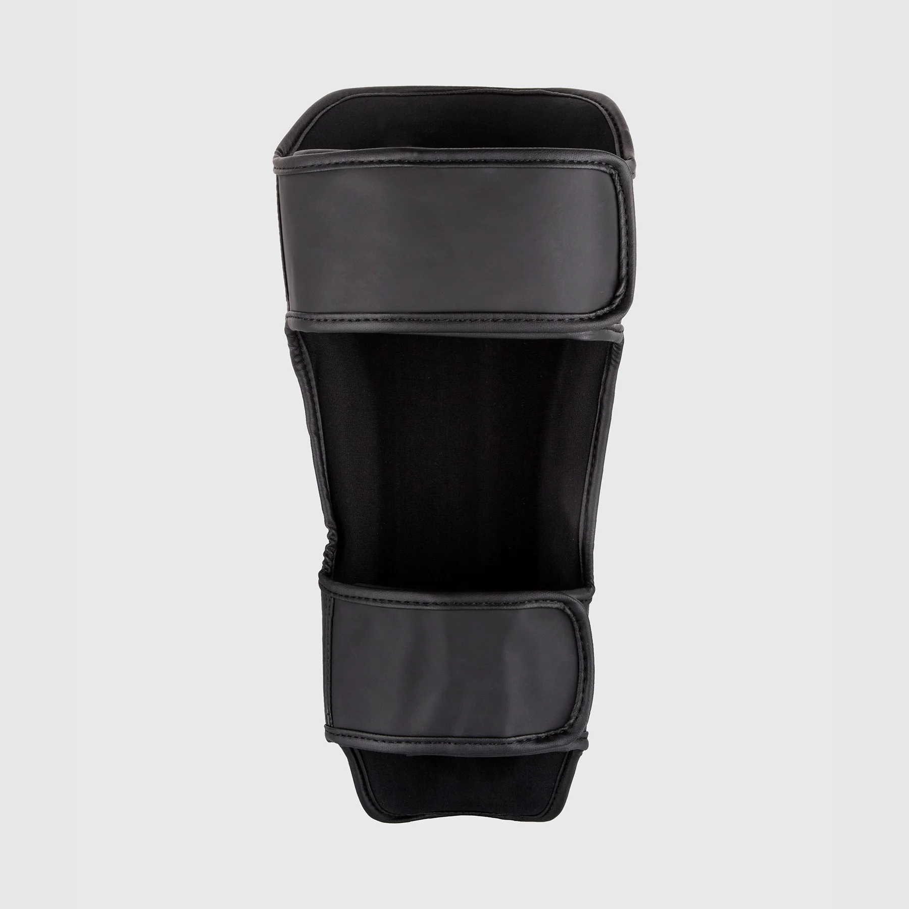 Ringhorns Charger by Venum Espinilleras – Negro/Negro - Image 4