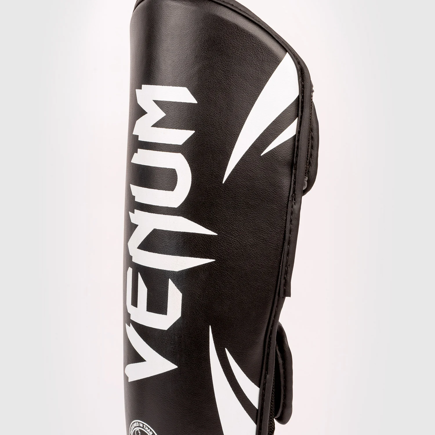Espinilleras Venum Challenger - PARA NIÑOS - Negro/Blanco - Image 3
