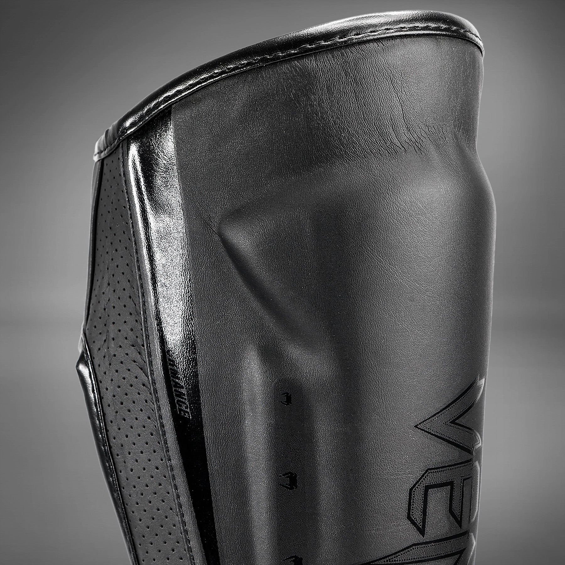 Espinilleras Venum Elite Evo - Negro/Negro - Image 4