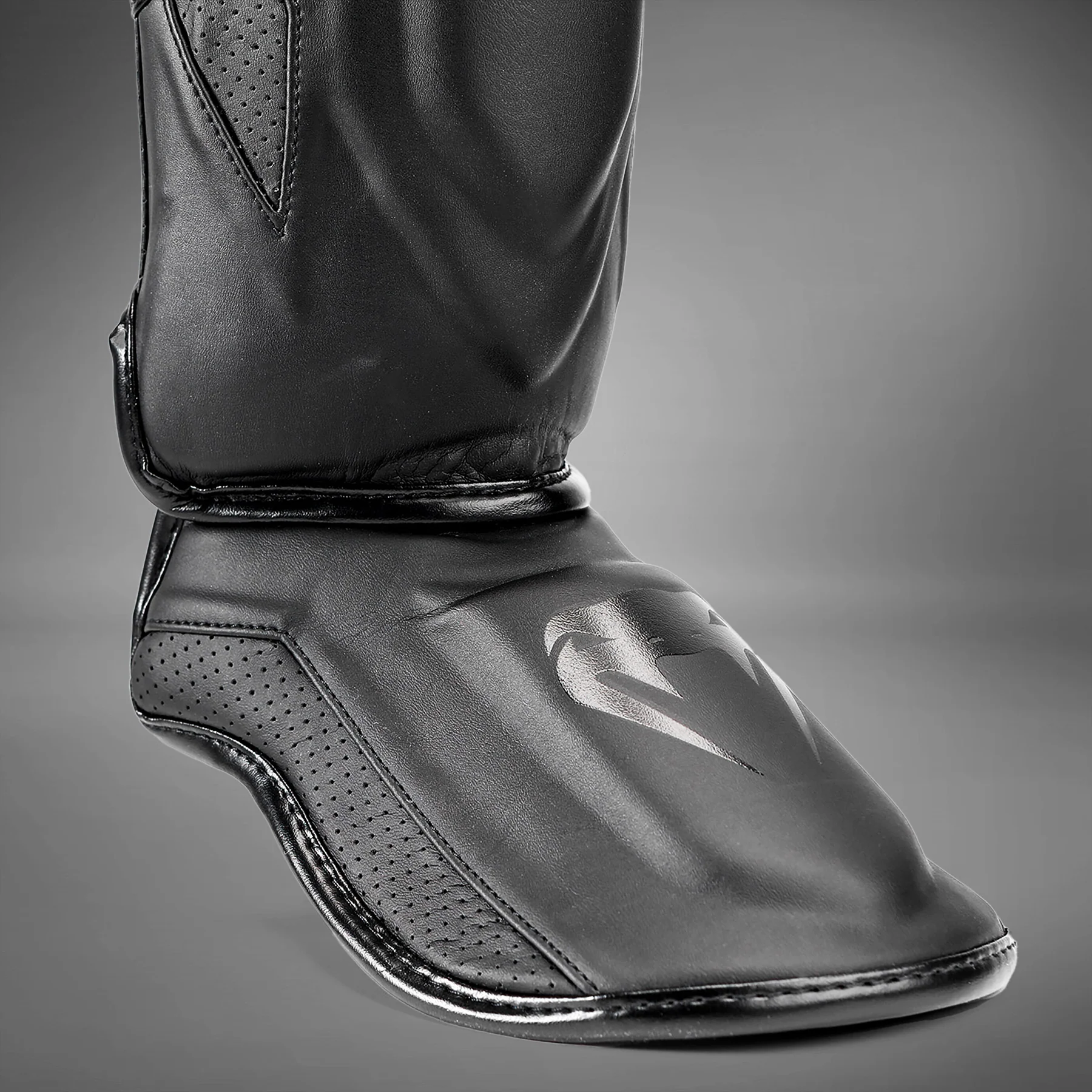 Espinilleras Venum Elite Evo - Negro/Negro - Image 5