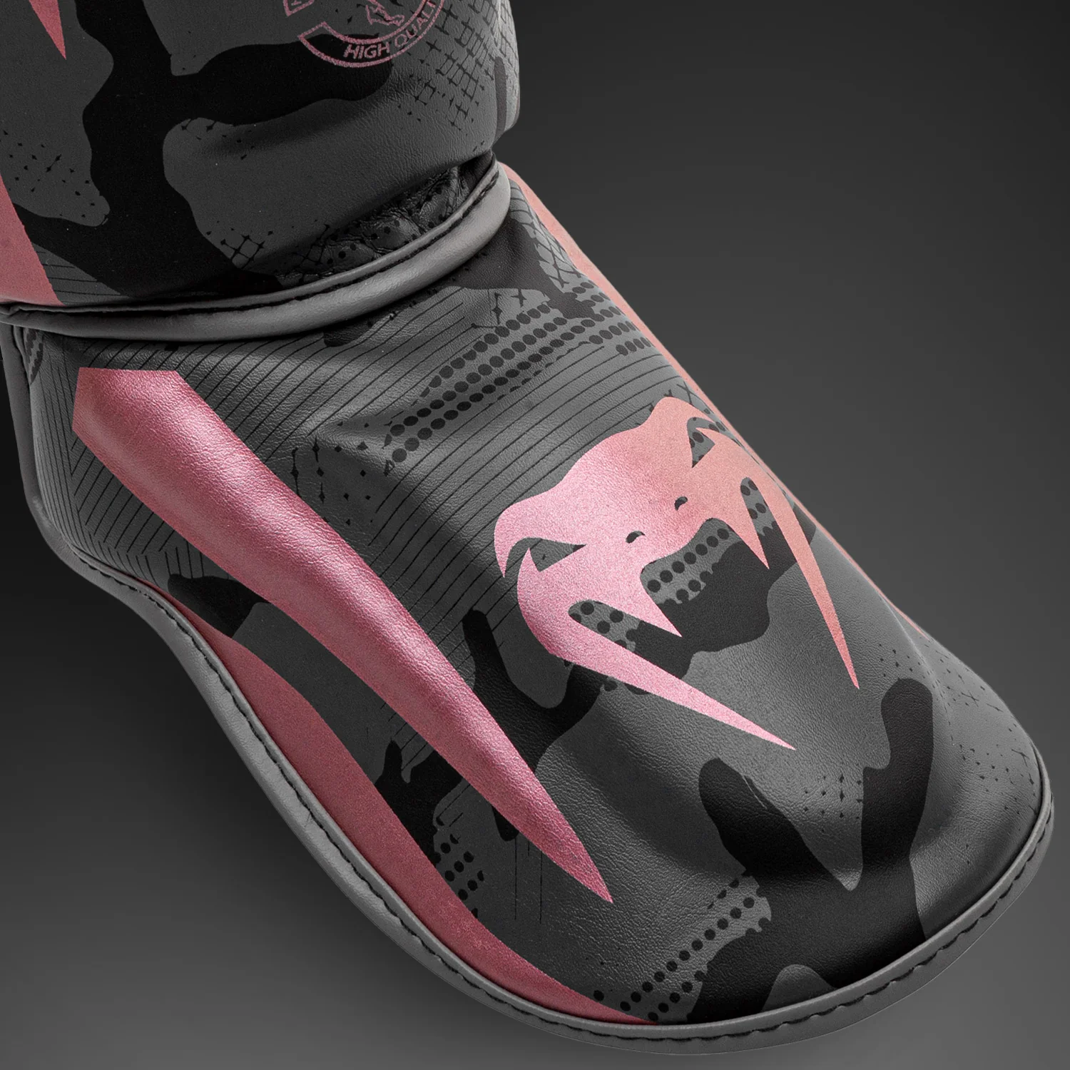 Espinillera Venum Elite - Negra/Rosa/Oro - Image 3