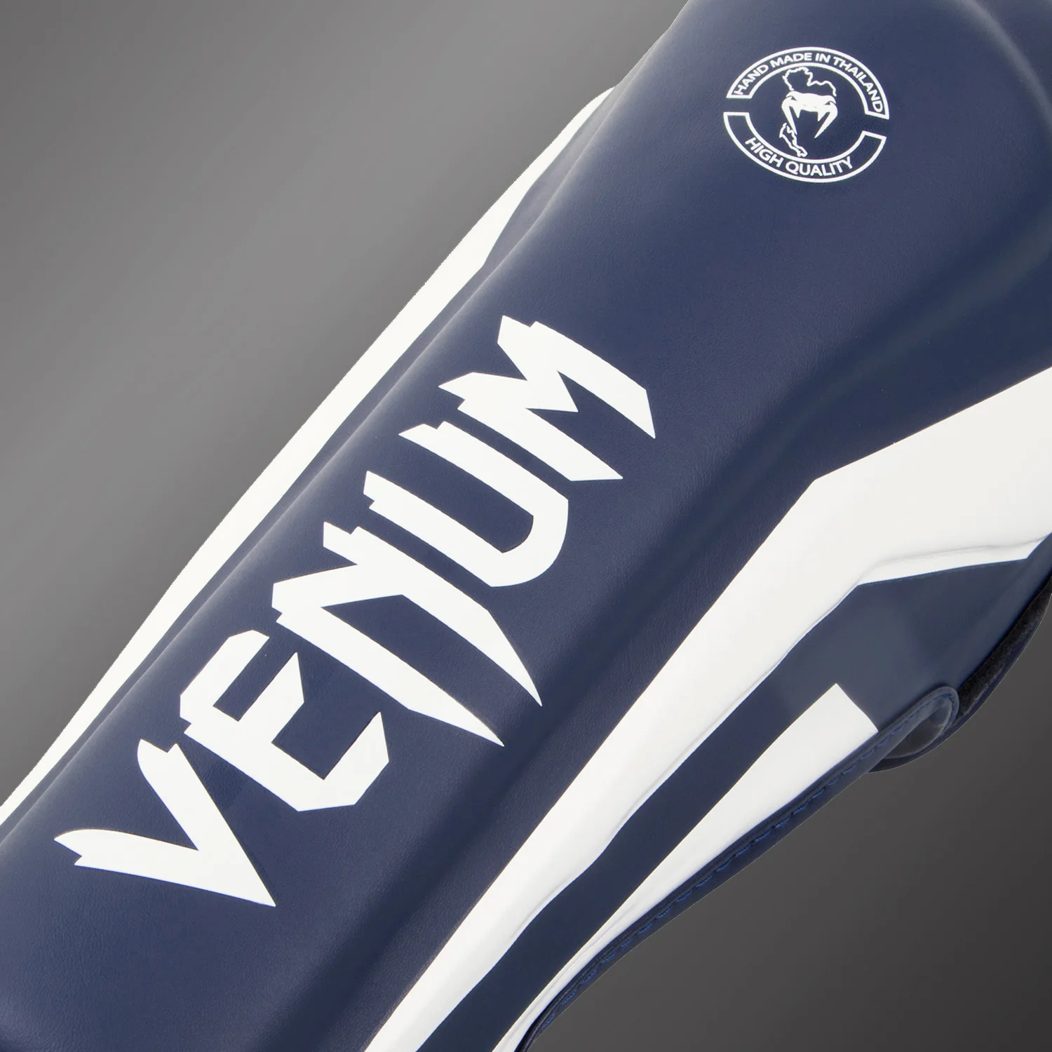 Espinilleras Venum Elite Standup - Blanco/Azul Marino - Image 2