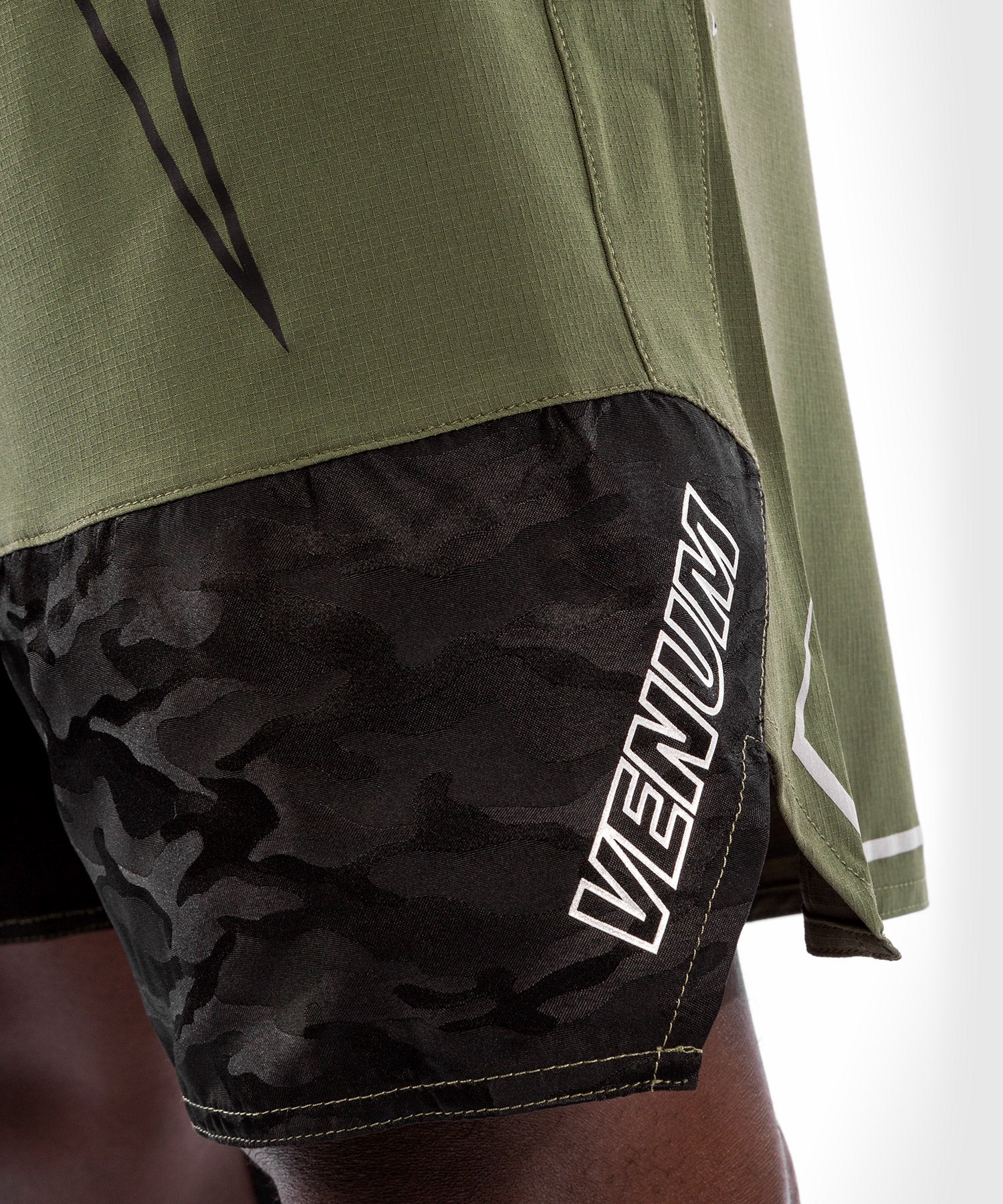 Fightshorts Venum LIGHT 4.0 - Caqui/Plata - Image 6
