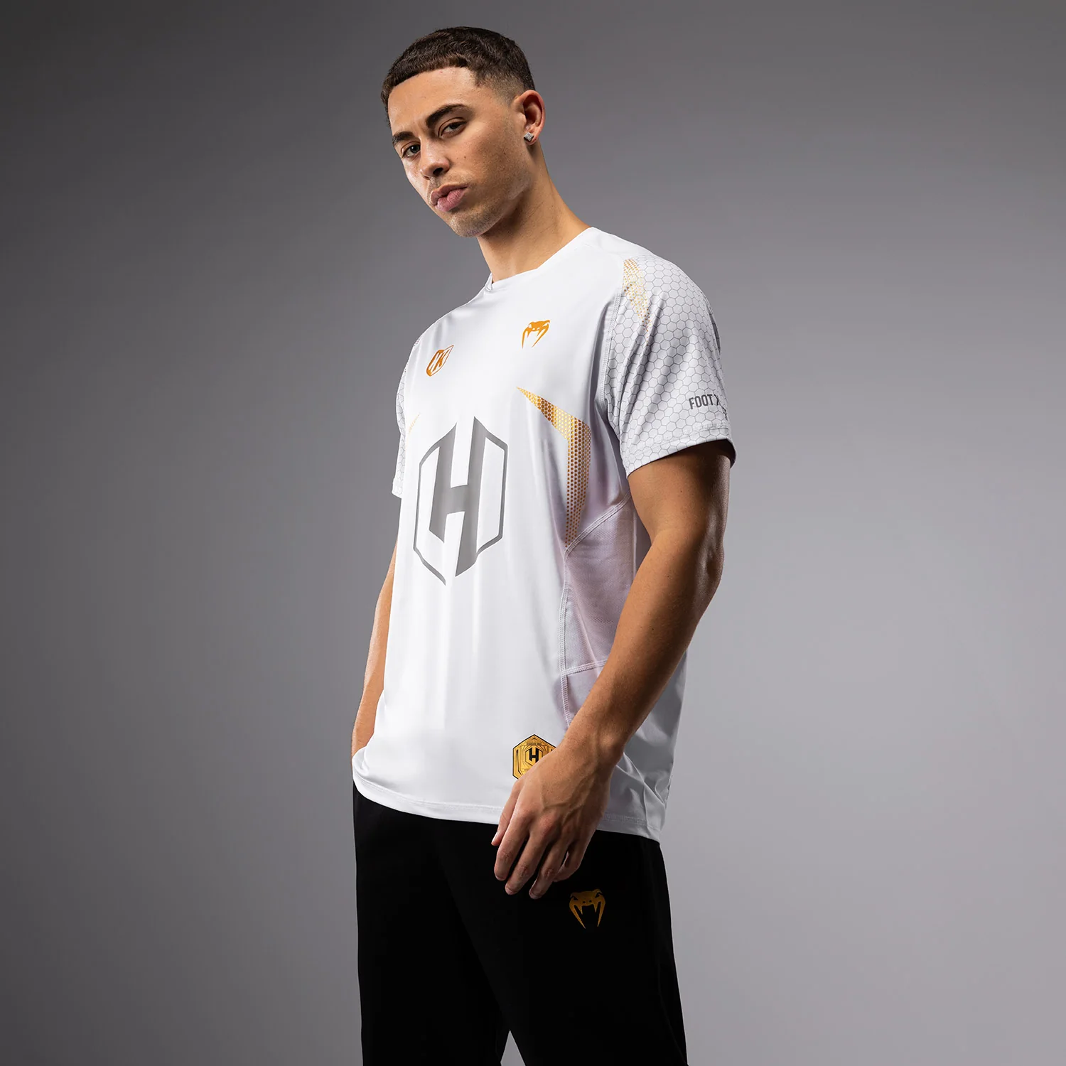 FK x Venum Hexagone MMA Camiseta - Blanca/Oro - Image 2