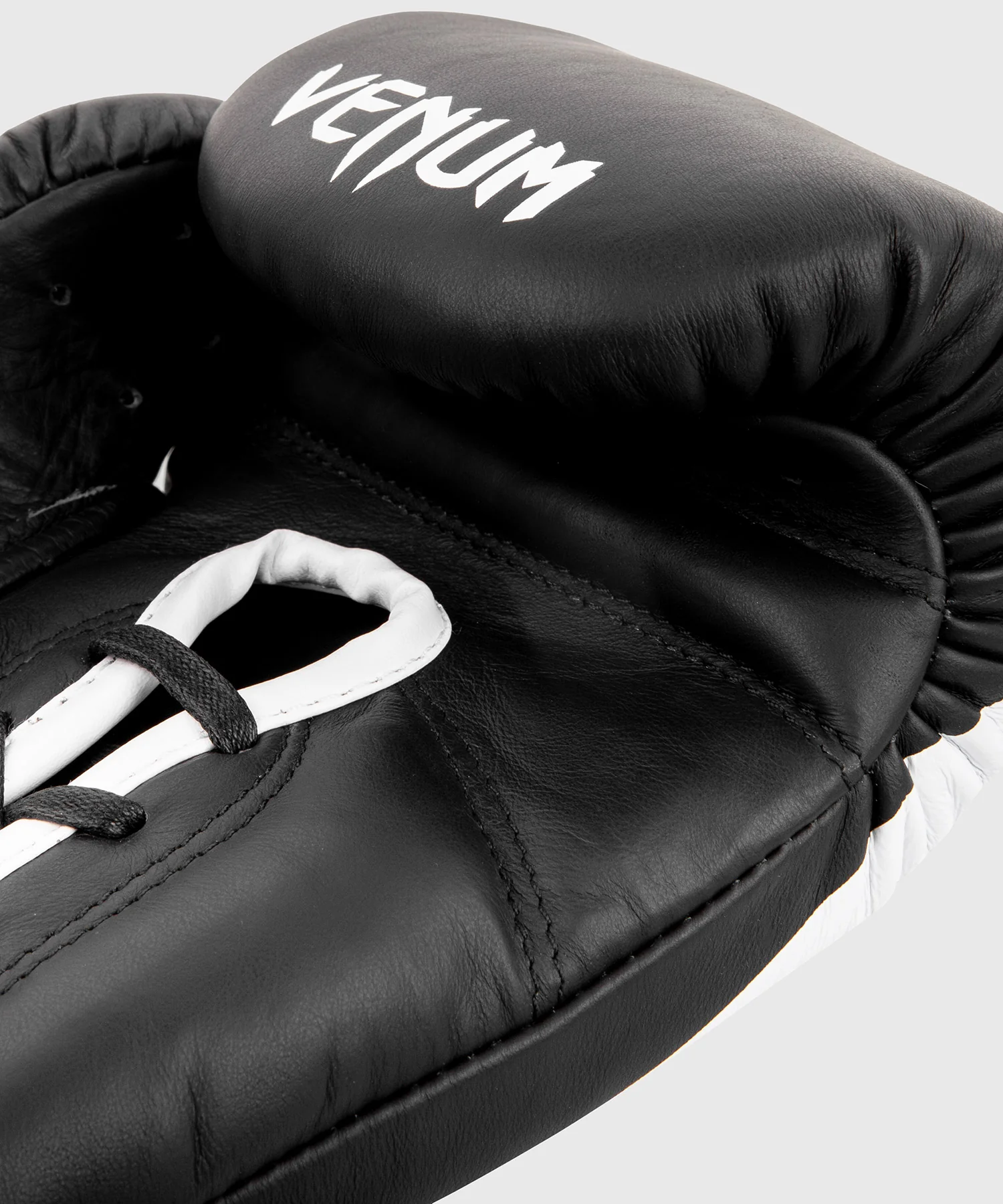 Guantes de Boxeo profesional Venum Giant 2.0  – cordones - Negro/Blanco - Image 6