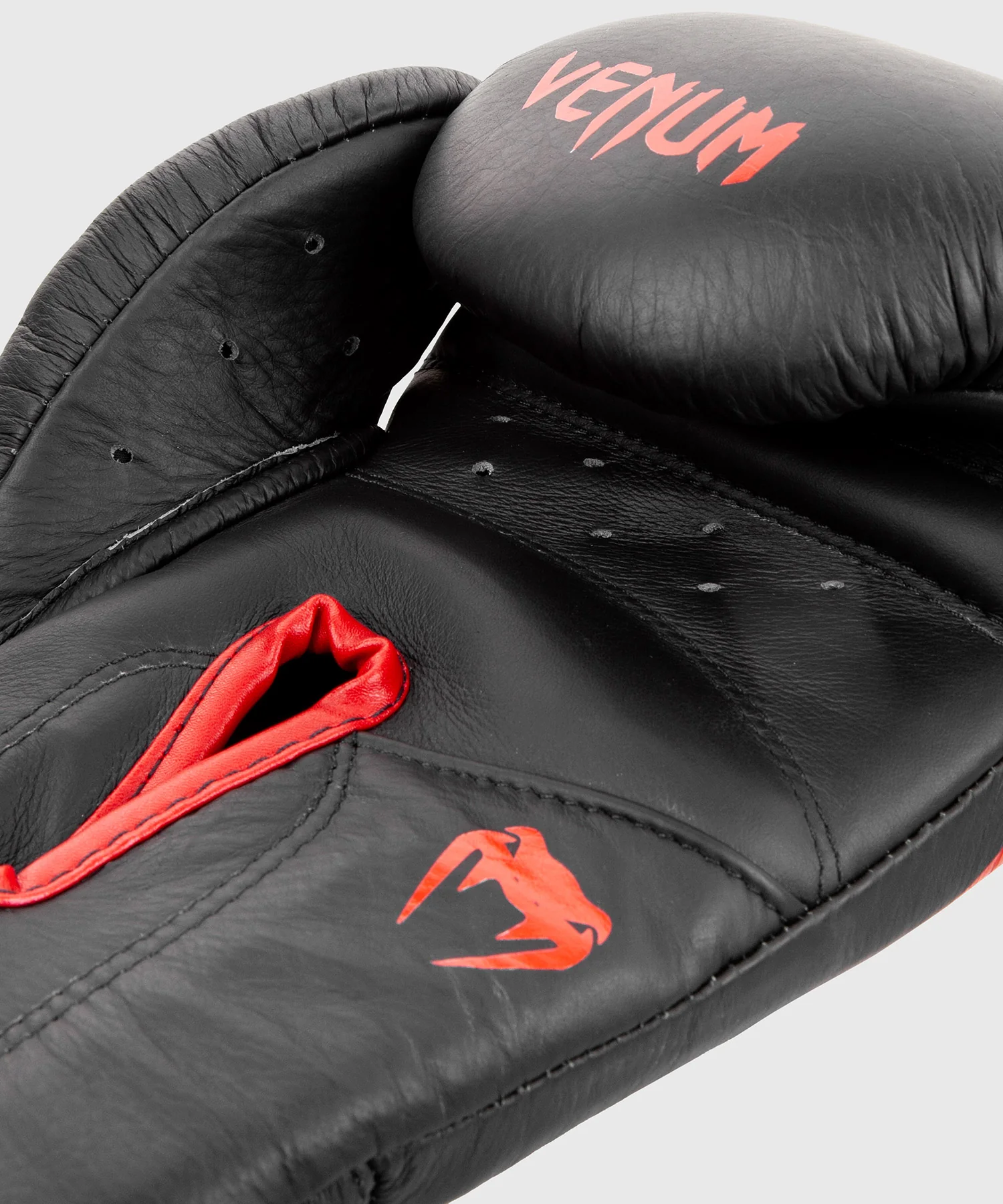 Guantes de Boxeo profesional Venum Giant 2.0 – Velcro - Negro/Rojo - Image 5