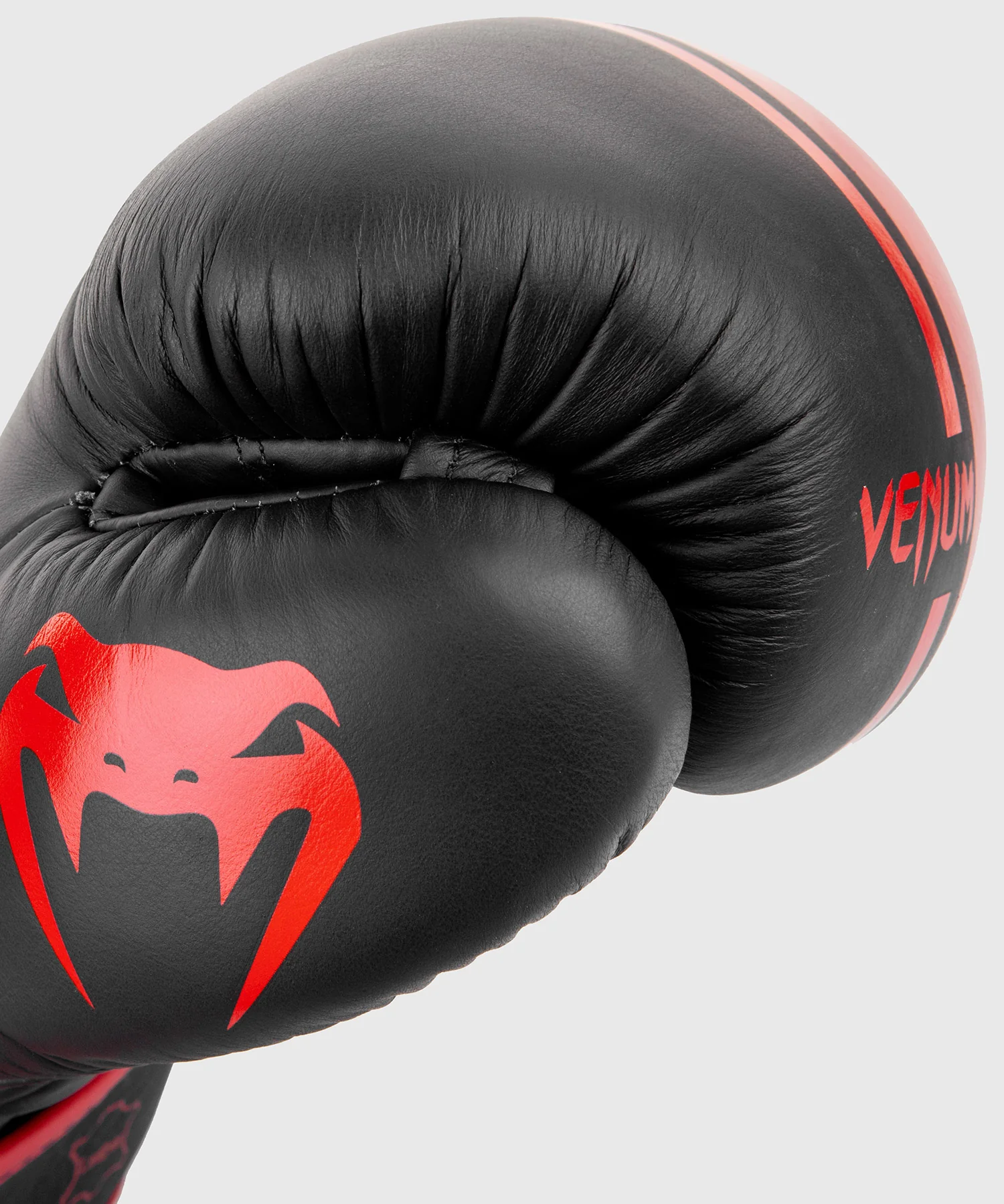 Guantes de Boxeo profesional Venum Shield – Velcro - Negro/Rojo - Image 7