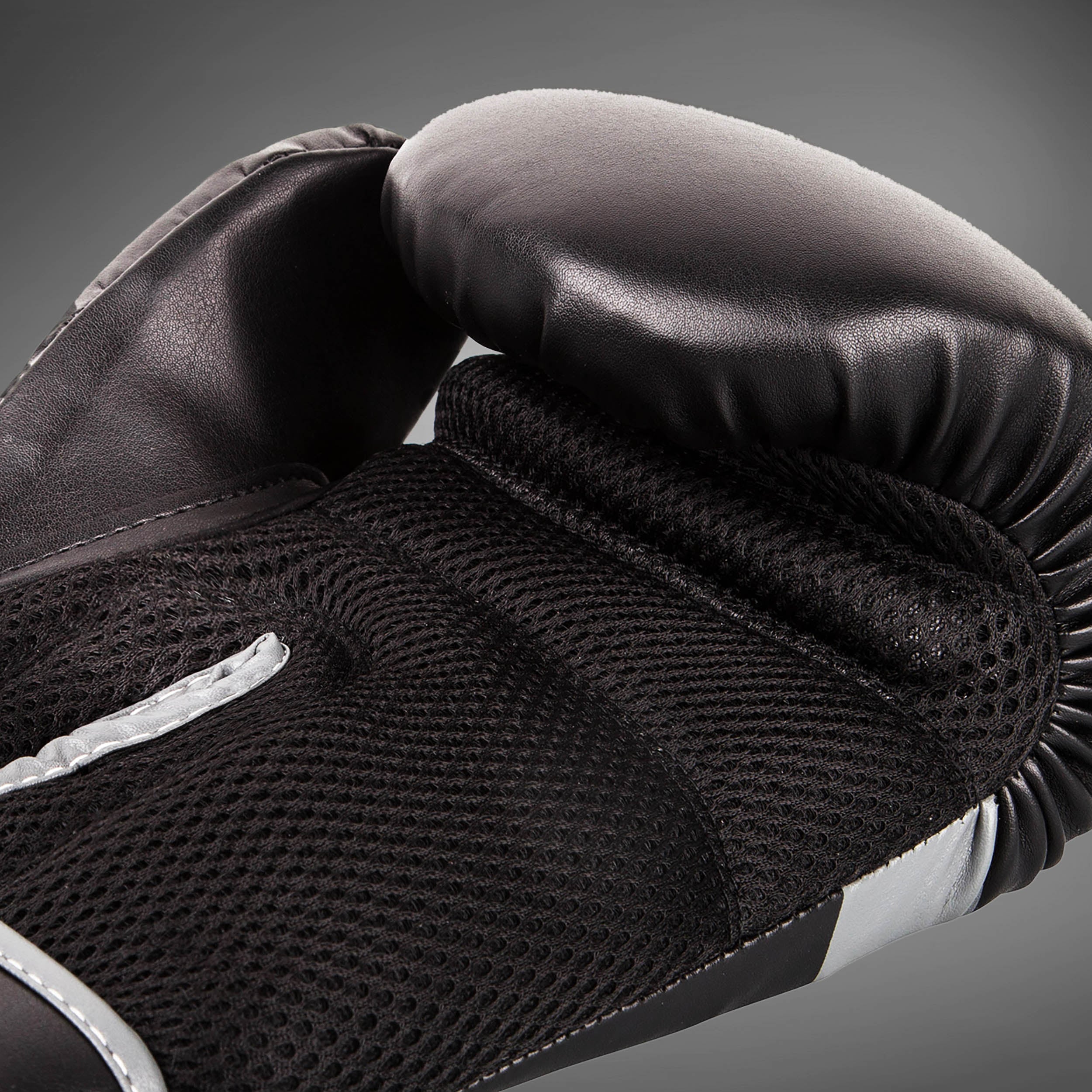 Ringhorns Charger by Venum Guantes de Boxeo – Negro - Image 4