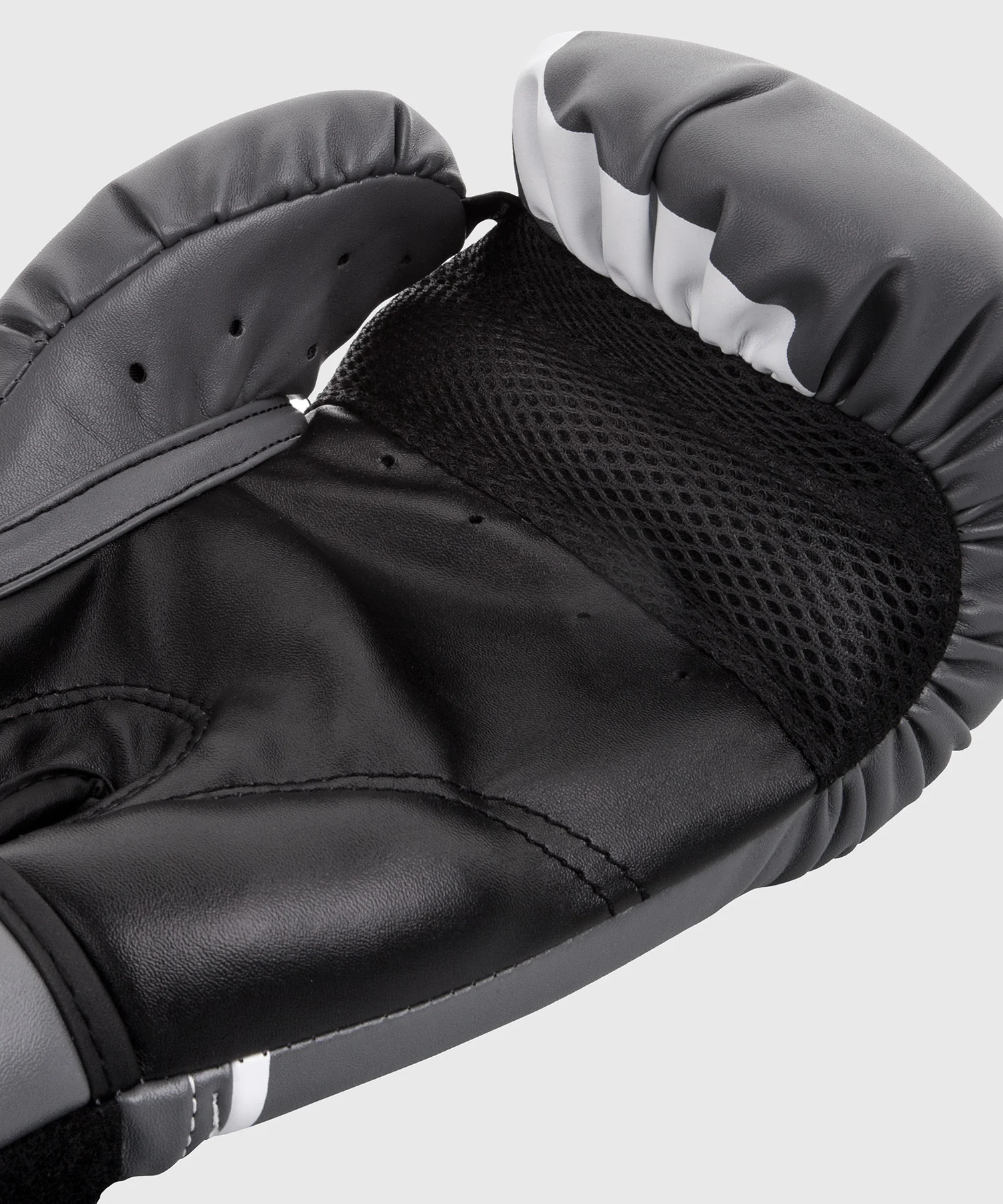 Guantes de Boxeo Venum Challenger 2.0 – Gris/Blanco-Negro - Image 3