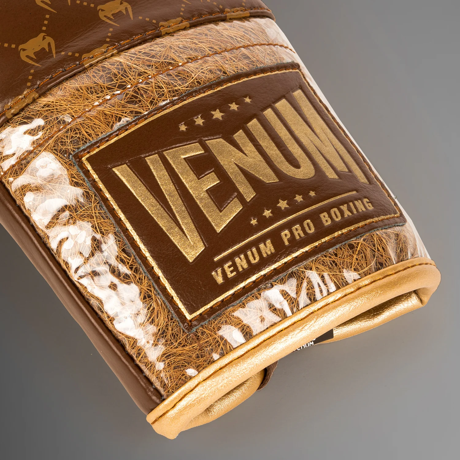 Guantes de boxeo Venum Coco Monogram Pro - Marrón grisáceo - Image 5