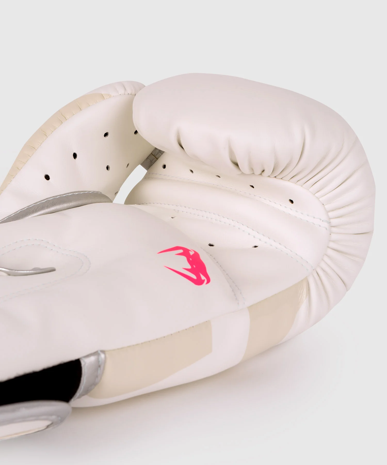 Guantes de Boxeo Venum Elite - Blanco/Plata-Rosa - Image 5