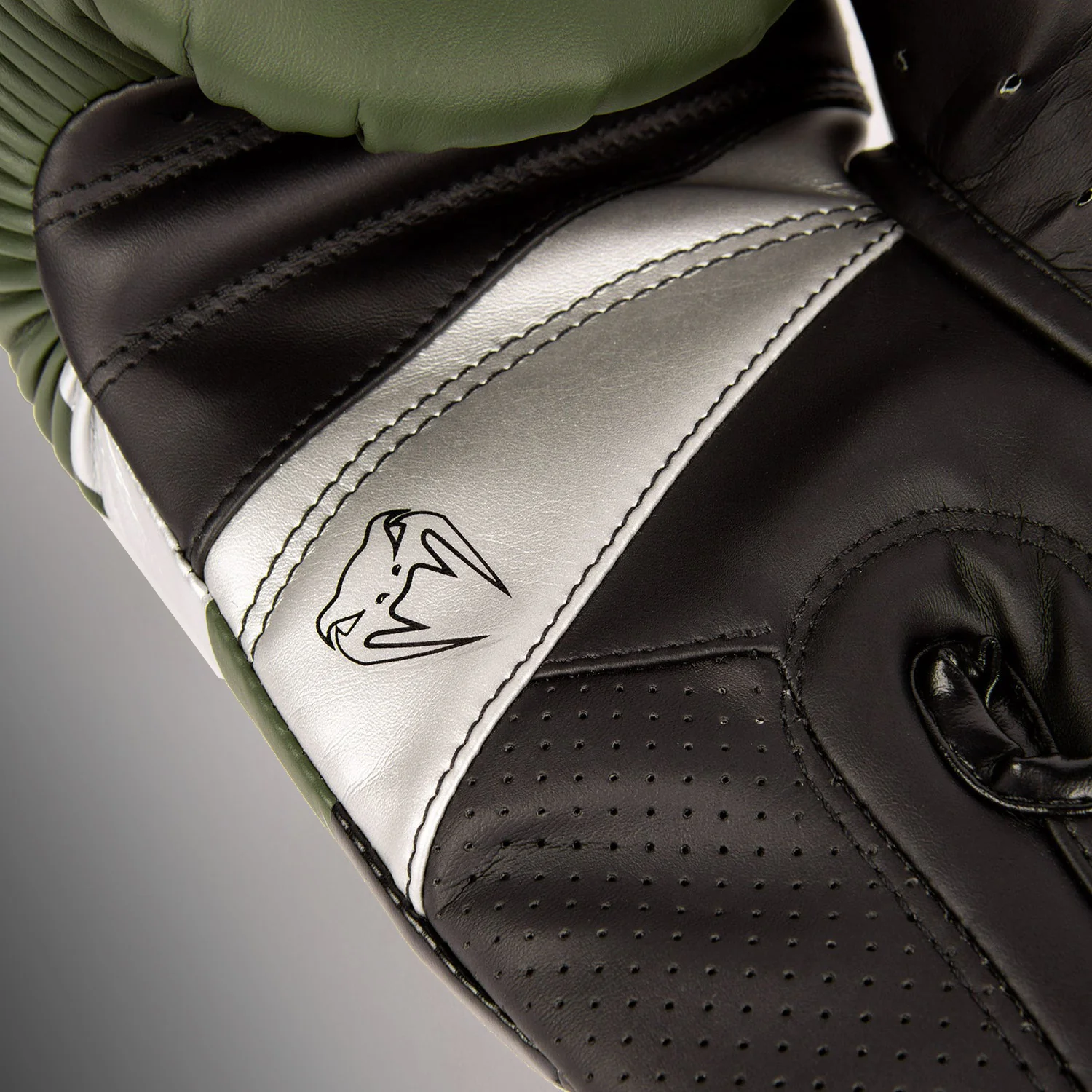 Guantes de boxeo Venum Elite Evo - Caqui/Plateado - Image 6