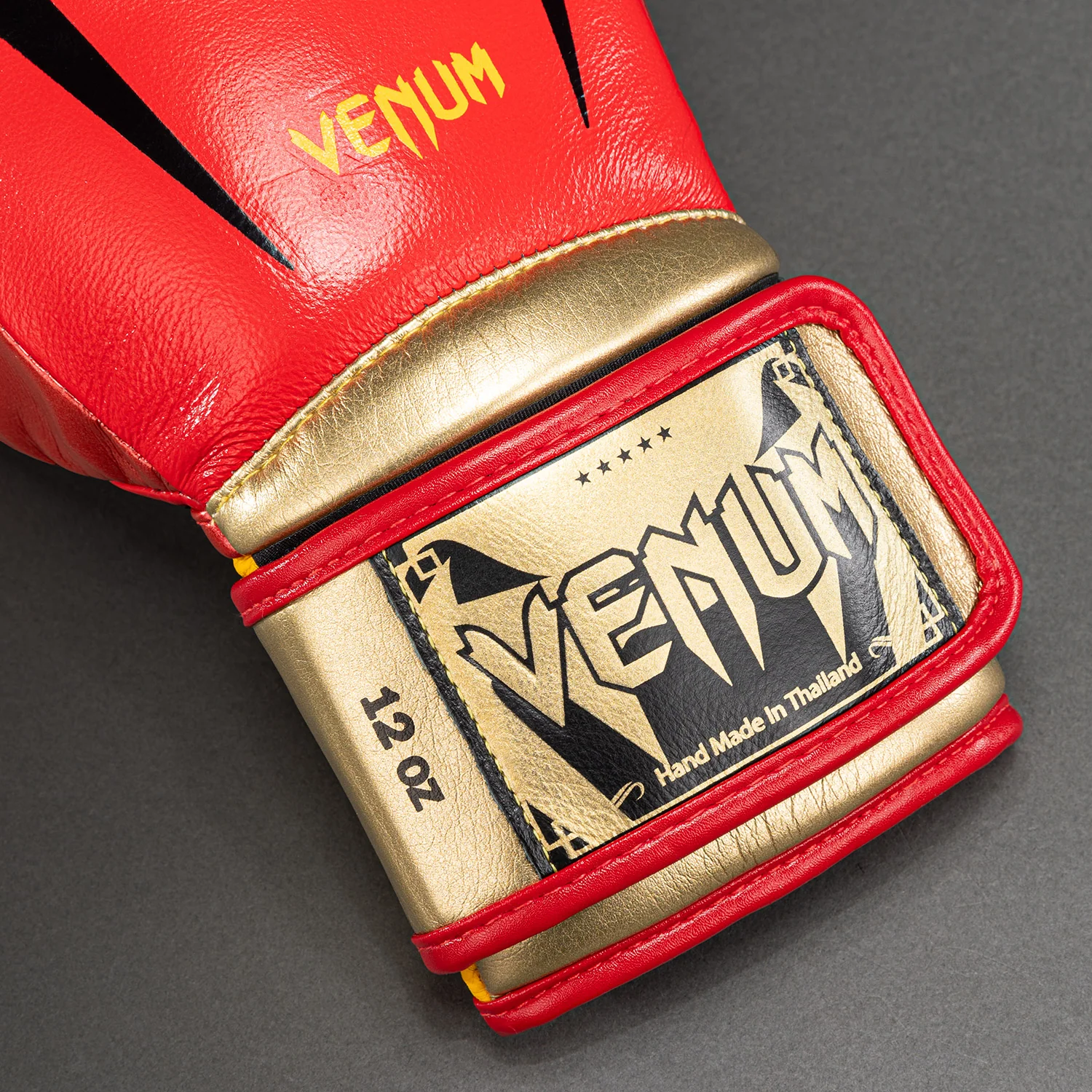 Guantes de Boxeo Venum Giant 3.0 - Rojo/Amarillo/Oro - Image 3