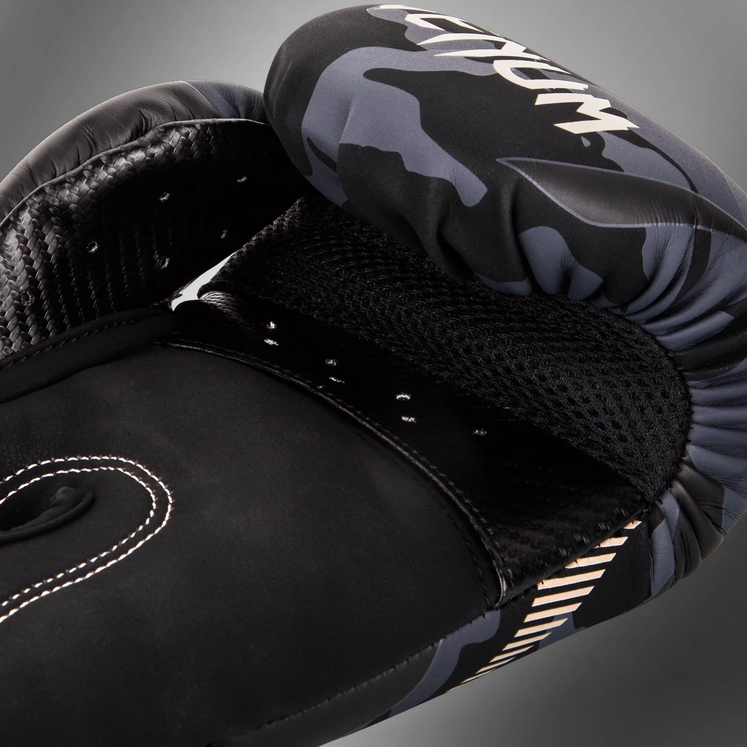 Venum Impact Guantes de Boxeo - Camo Oscuro/Arena - Image 3
