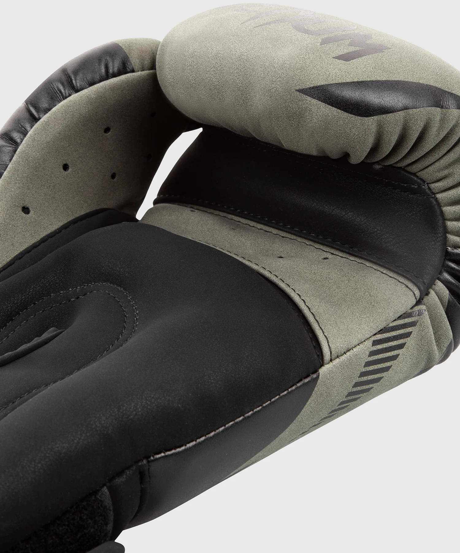 Guantes de Boxeo Venum Impact - Image 4