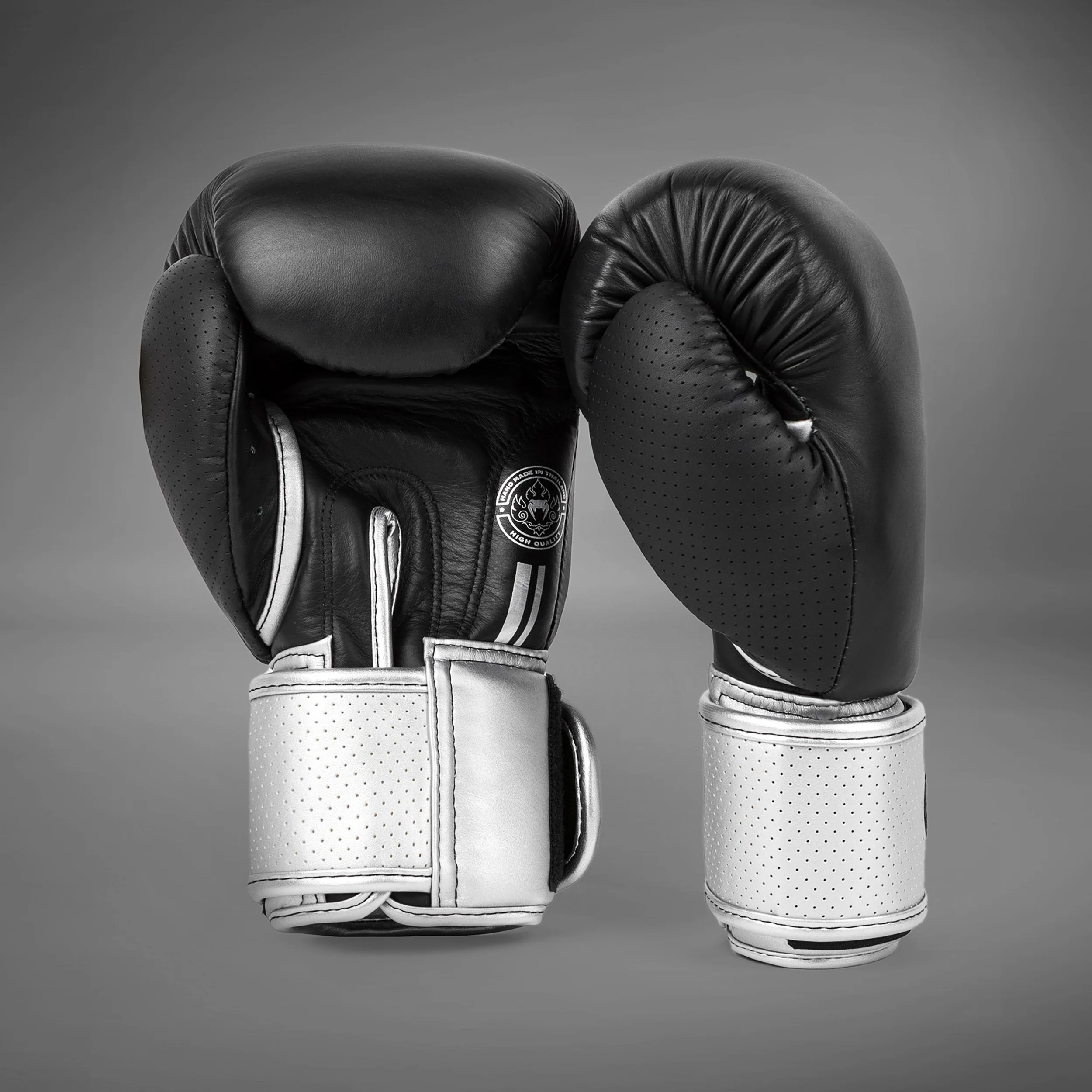 Guantes de boxeo Venum Power 2.0 - Negro/Dorado - Image 2
