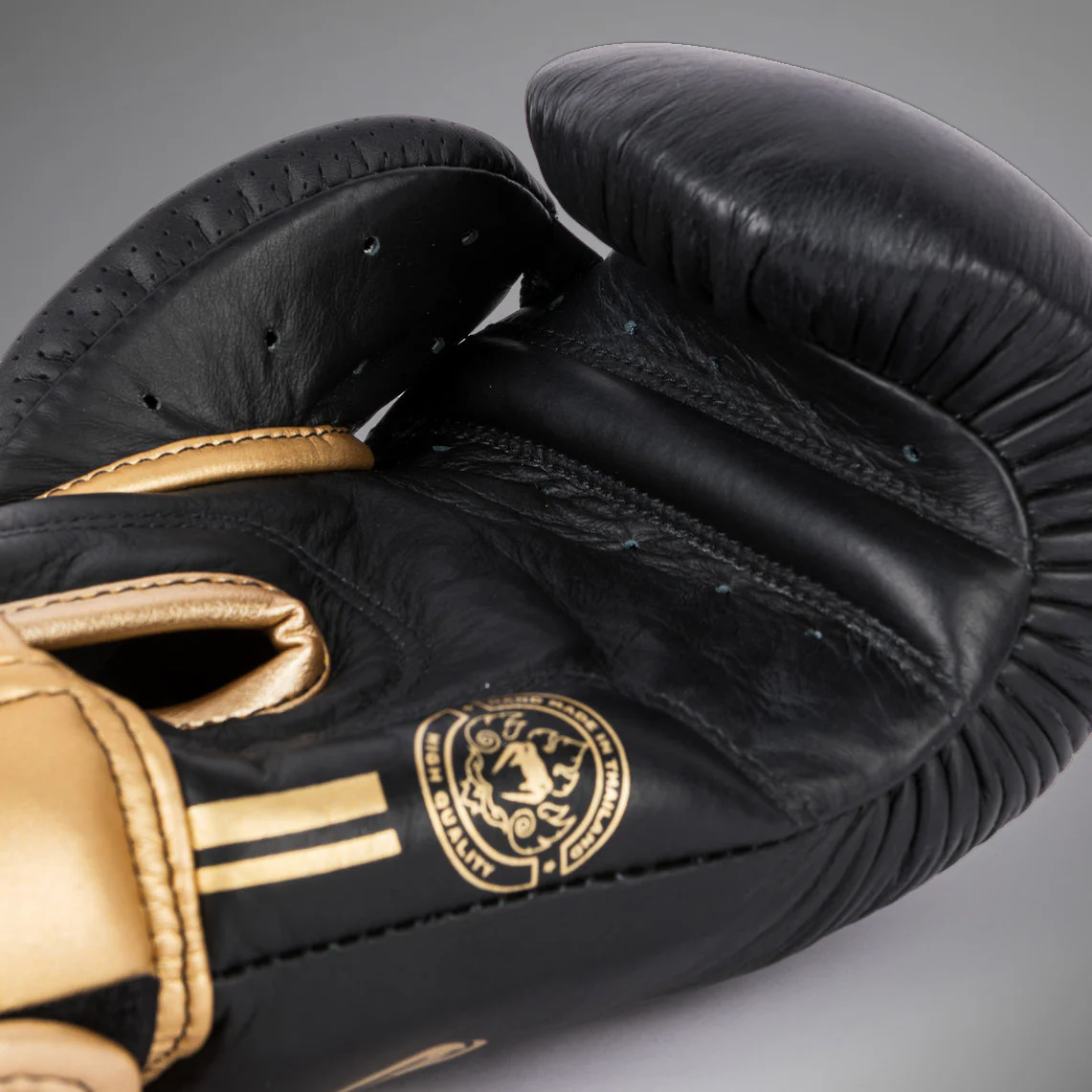 Guantes de boxeo Venum Power 2.0 - Negro/Dorado - Image 5