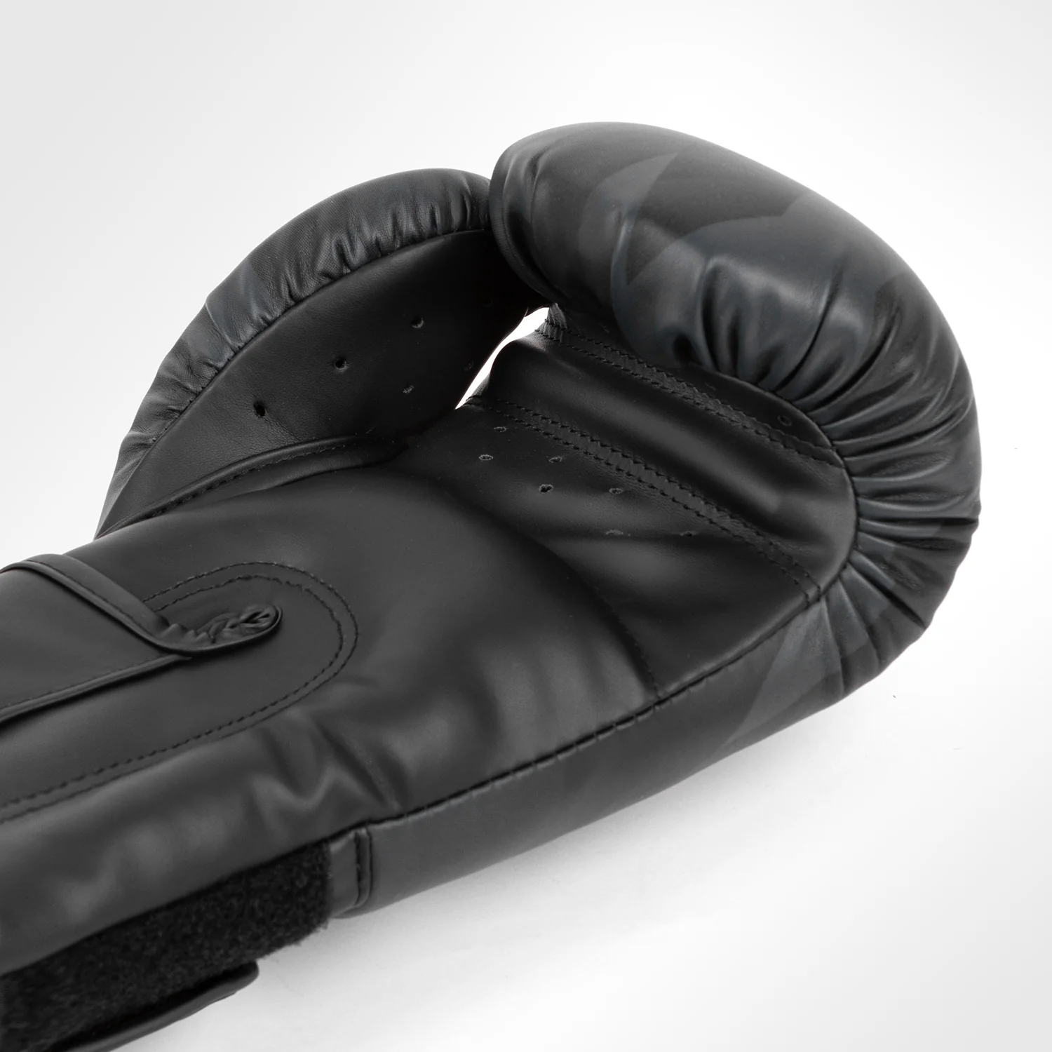 Guantes de Boxeo Venum Razor - Negro/Oro - Image 4