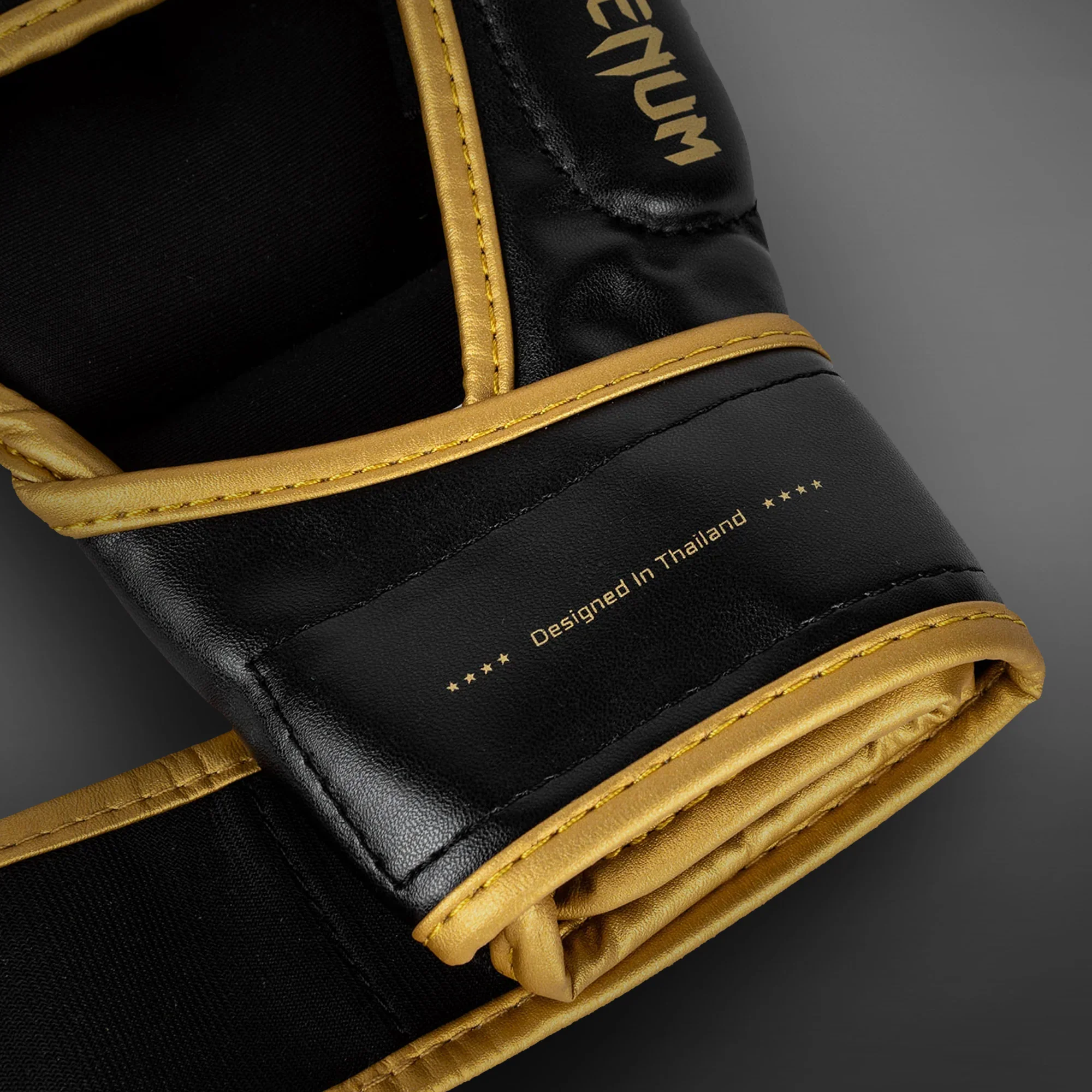 Guantes de MMA Venum Challenger - Negro/Oro - Image 5