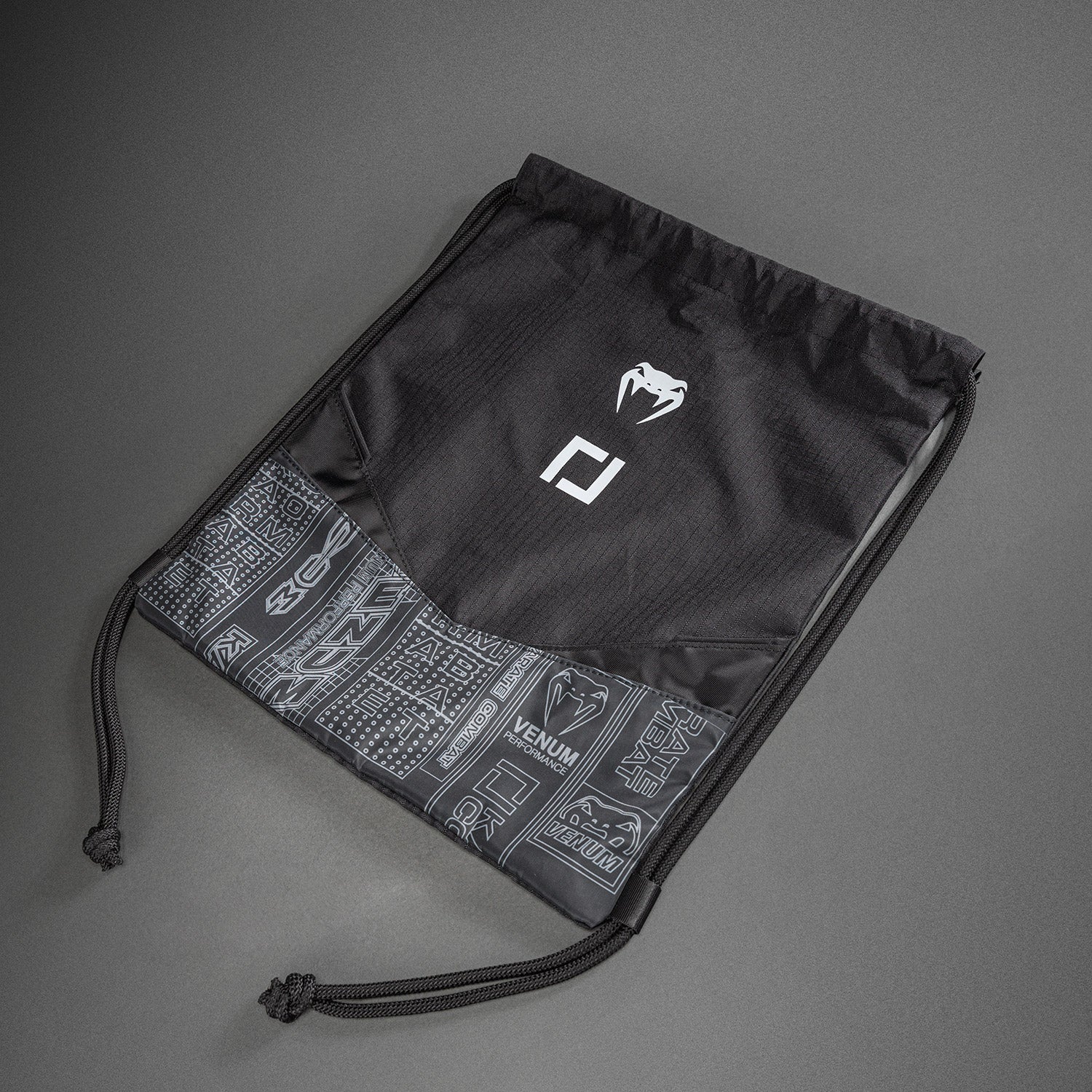 Karate Combat by Venum Bolsa con Cordón (10-15L) – Negro/Gris - Image 4