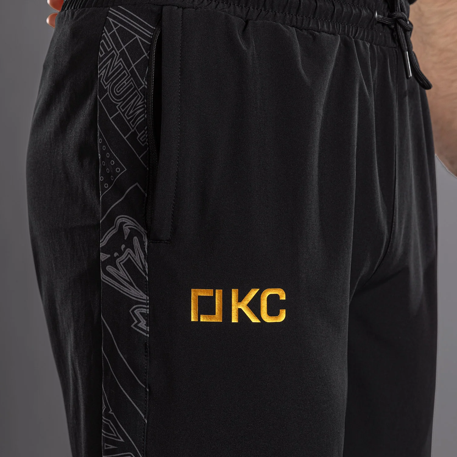 Karate Combat by Venum Pantalón Jogger – Negro/Gris - Image 5