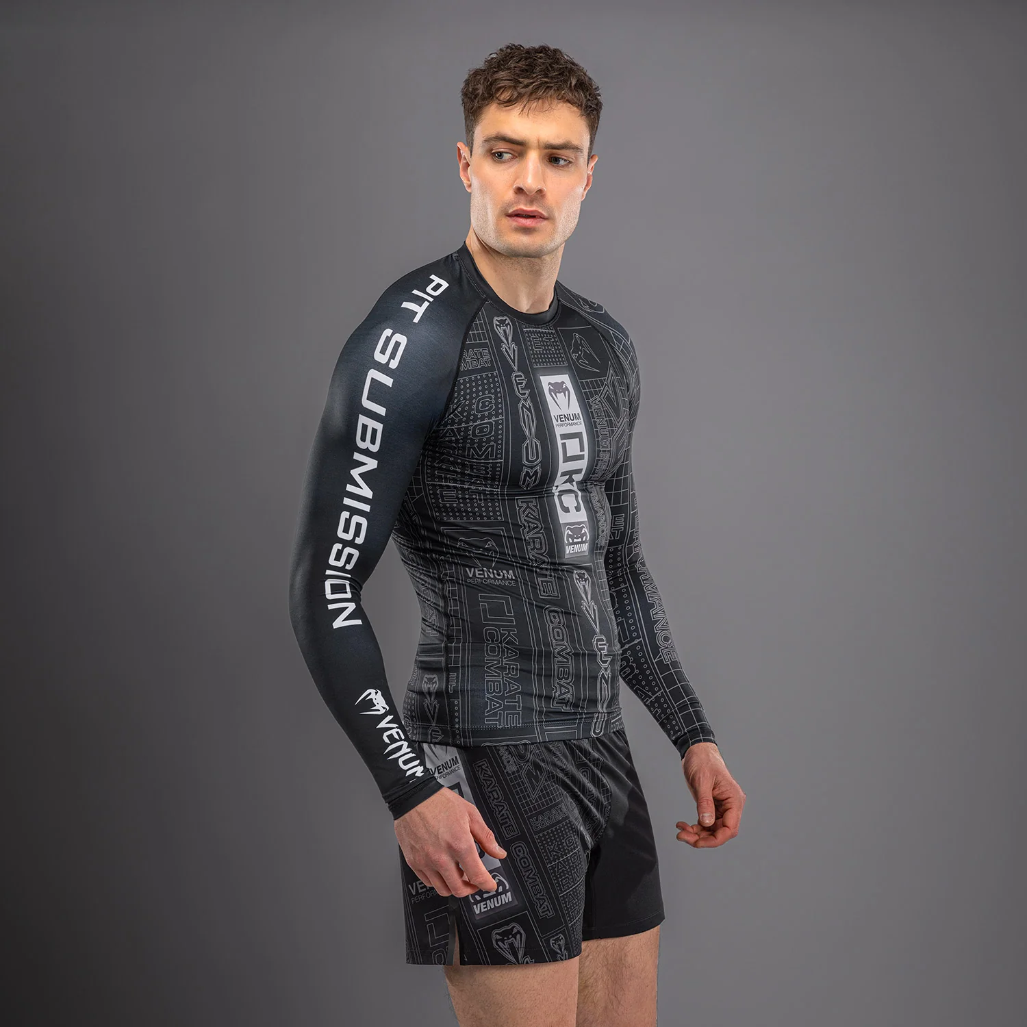 Karate Combat by Venum Rashguard Manga Larga – Negro/Gris - Image 2