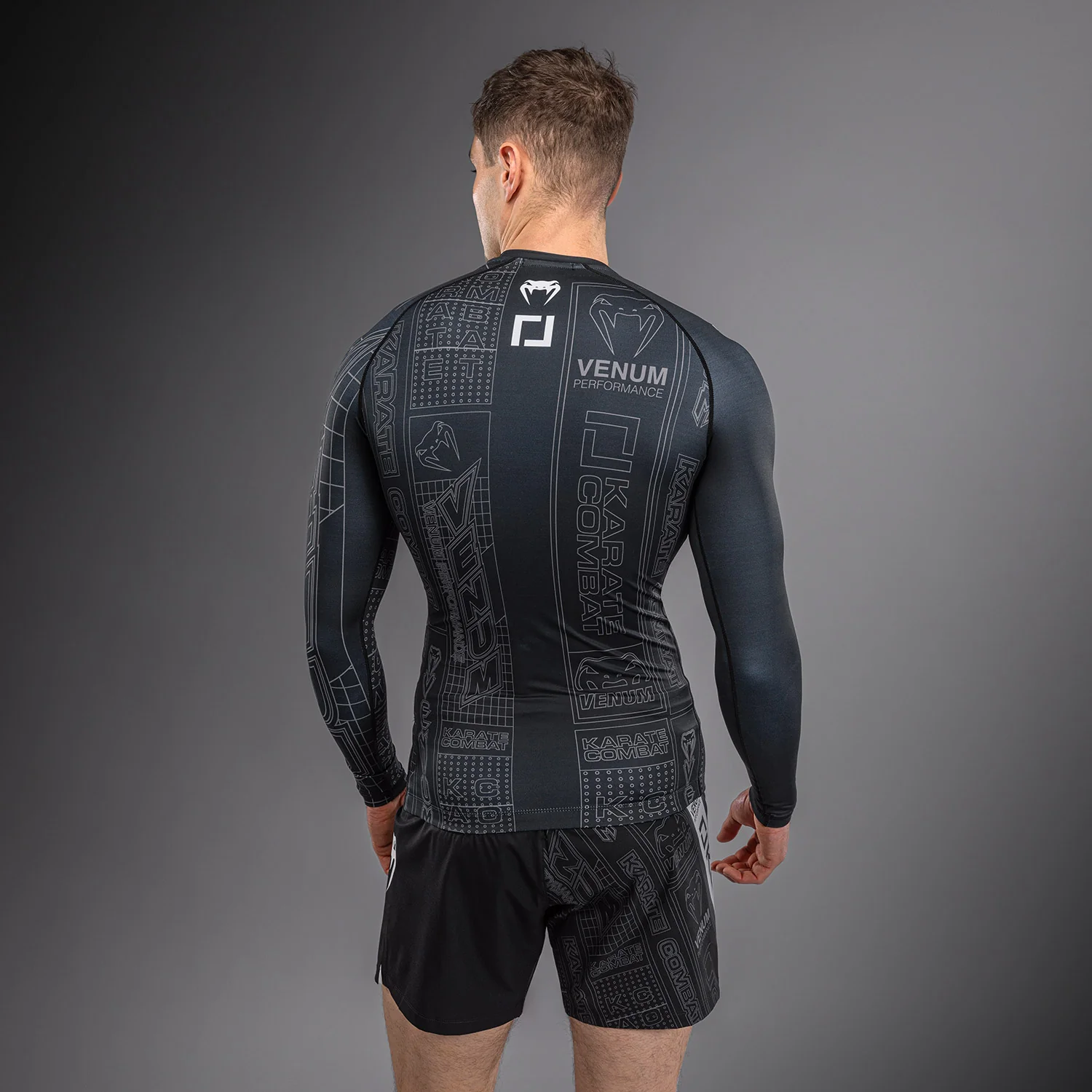 Karate Combat by Venum Rashguard Manga Larga – Negro/Gris - Image 4