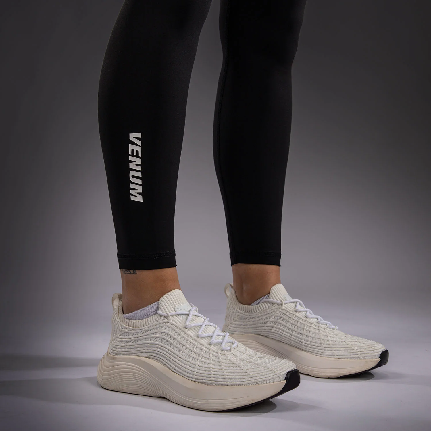 Leggings Venum Essential Lifestyle - Negro - Image 5
