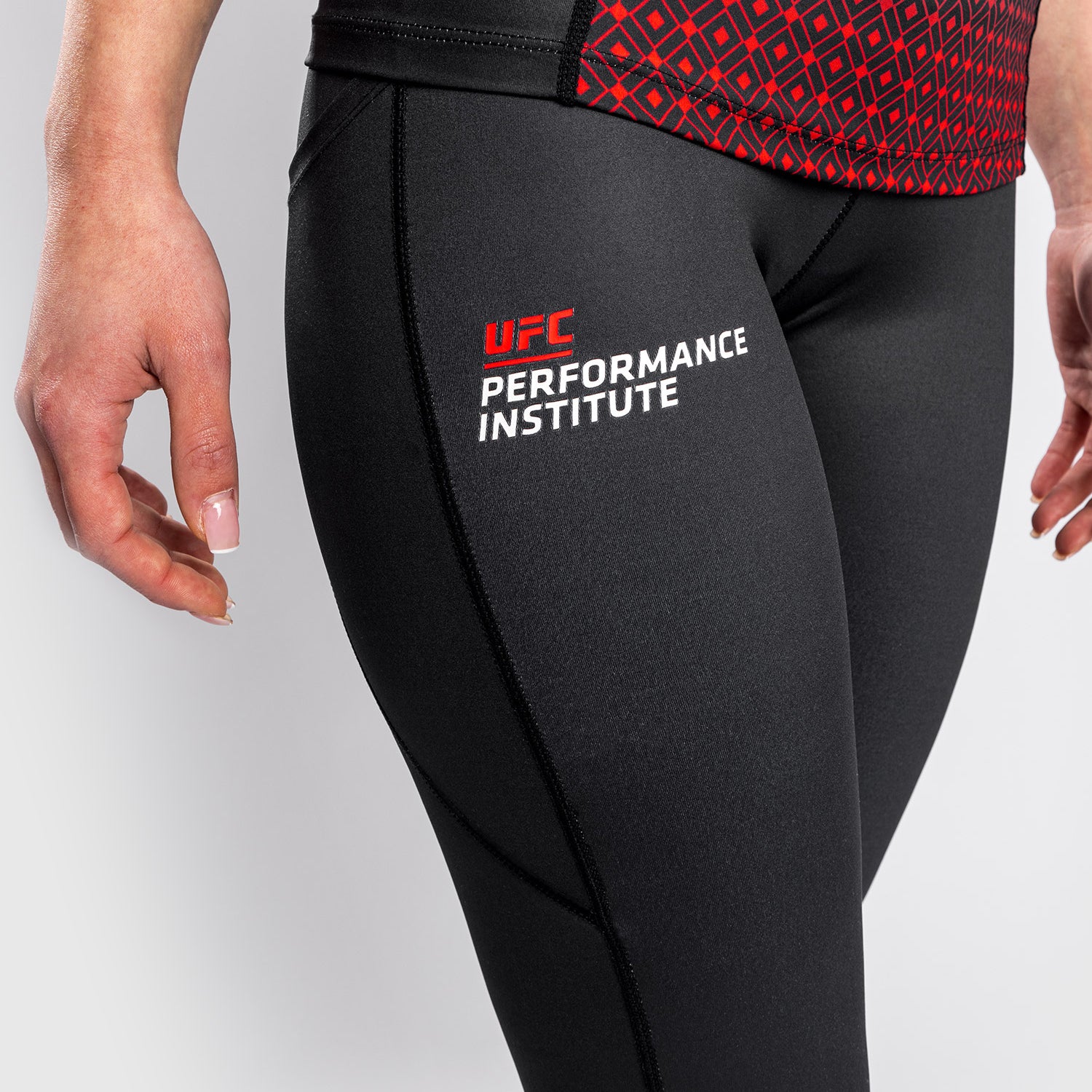 Leggings Venum UFC Performance Institute - Negro/Rojo - Image 6