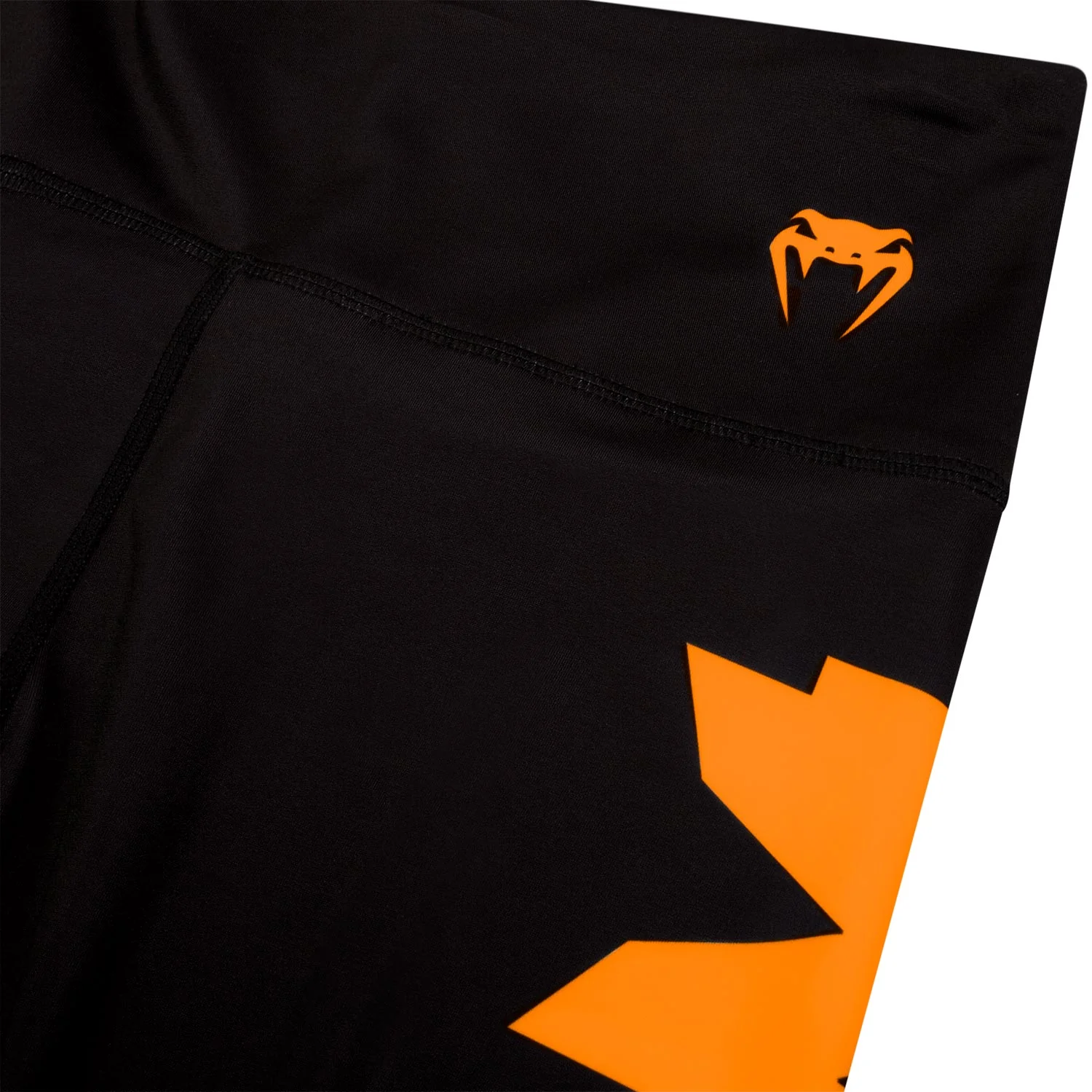 Leggins cortos Venum Giant - Negro/Naranja - Image 5