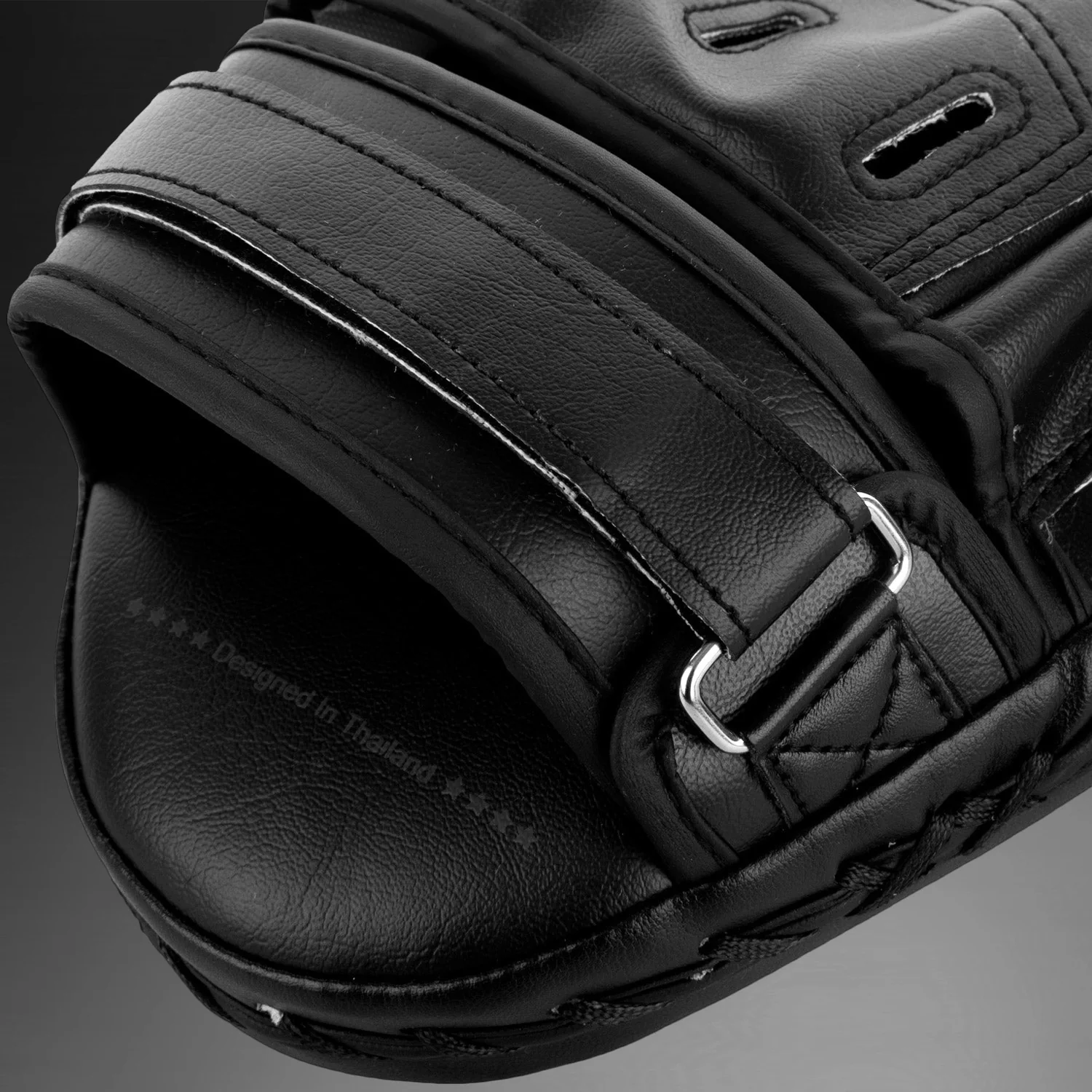 Manoplas de Boxeo Venum Light - Negro/Negro (Par) - Image 4