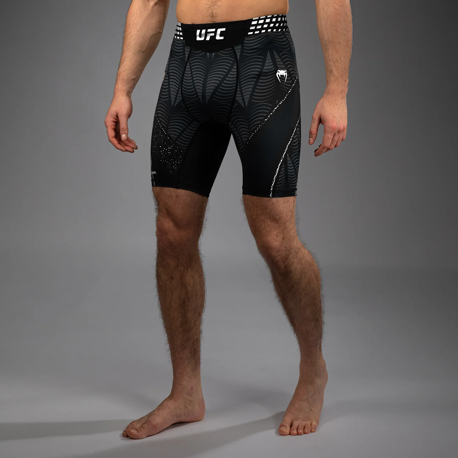 UFC Zenith by Venum Authentic Fight Night Short Vale Tudo Hombre Personalizado - Negro - Image 4